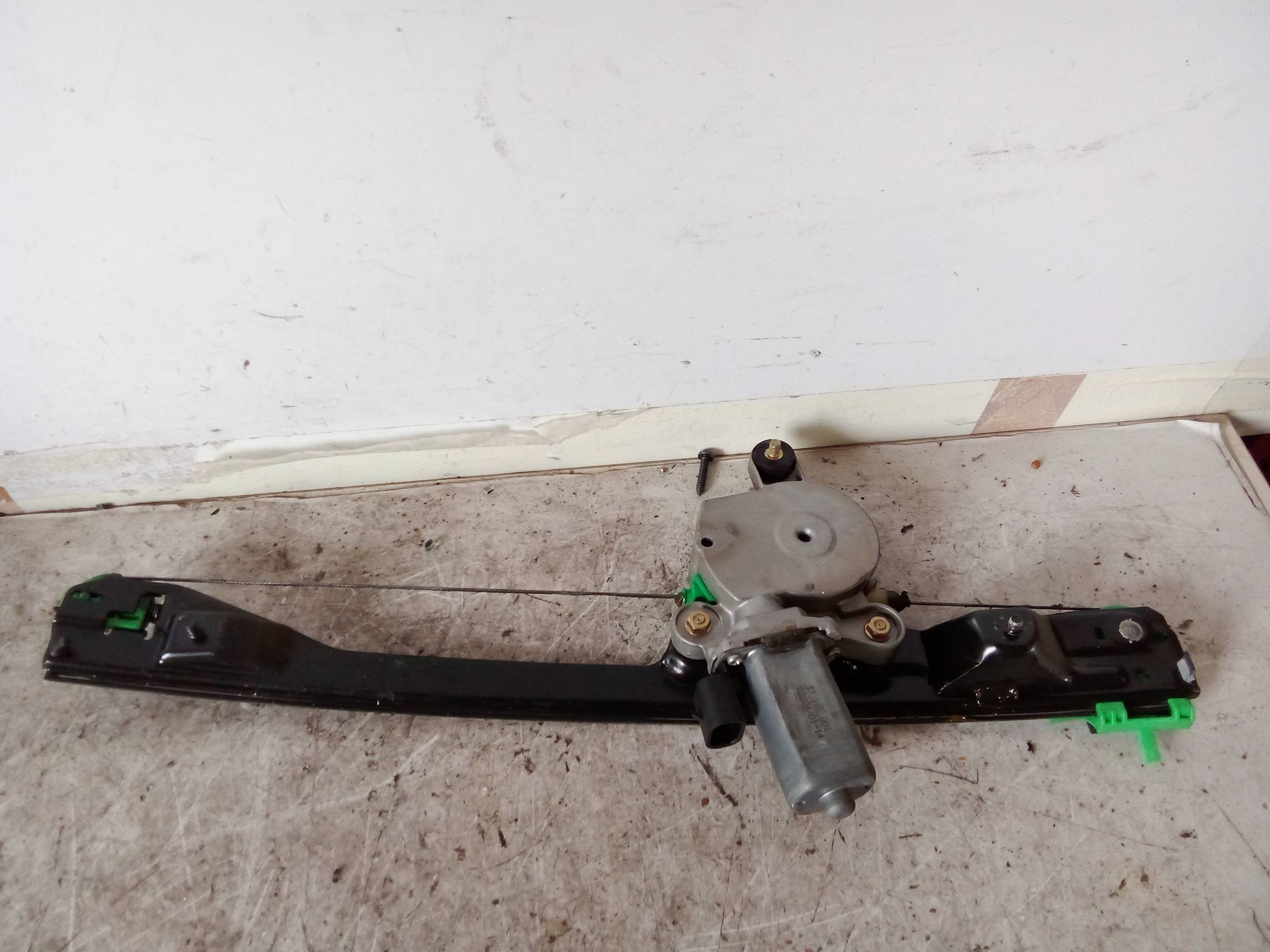 Alzacristallo elettr. porta ant. dx.