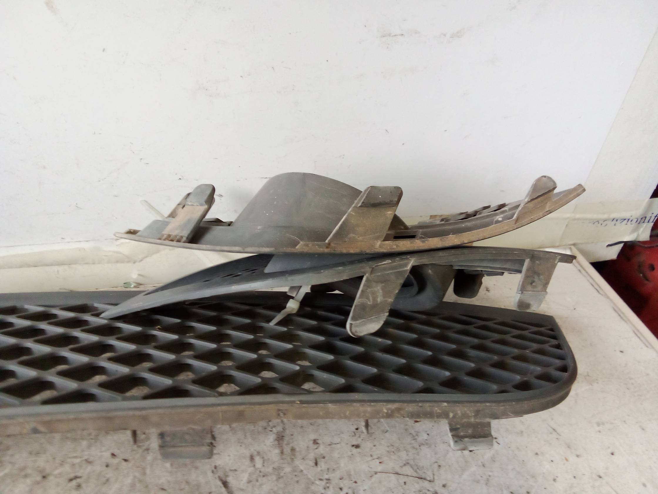 Griglia paraurti ant. Griglia paraurti ant.