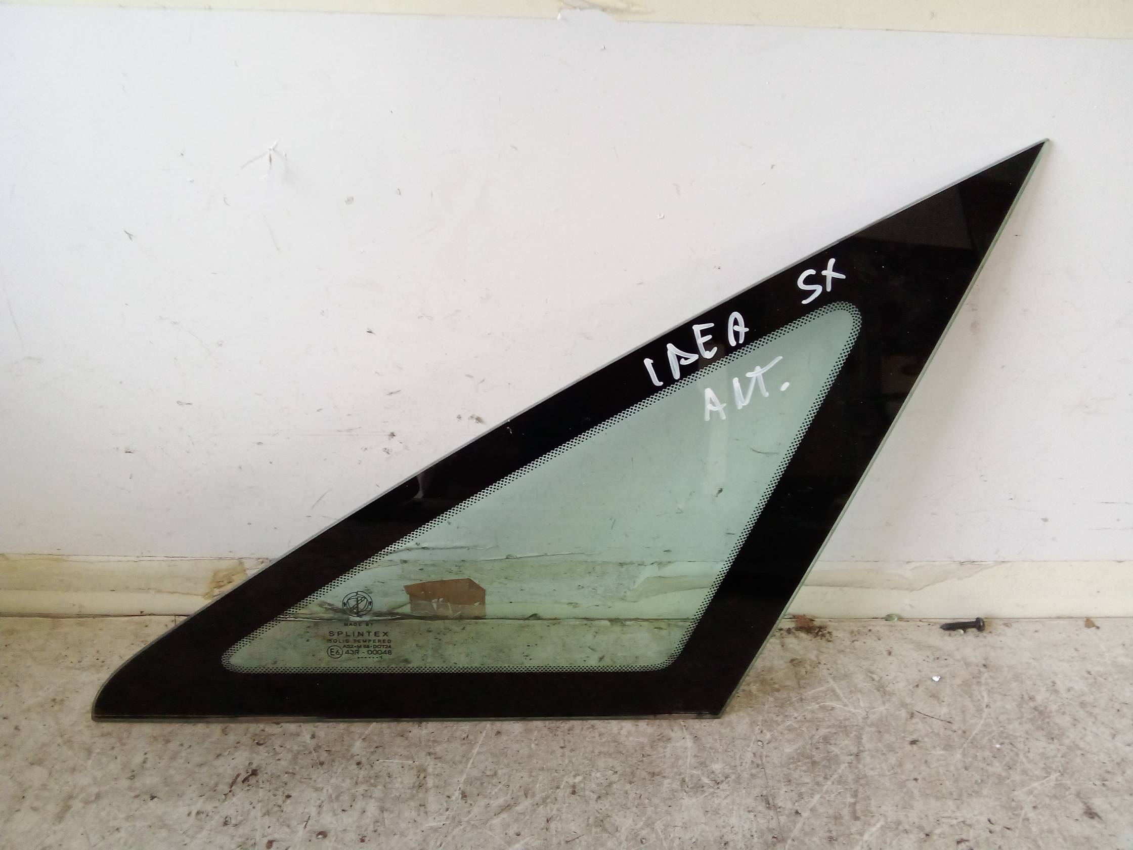 Fisso atermico parafango ant. sx.