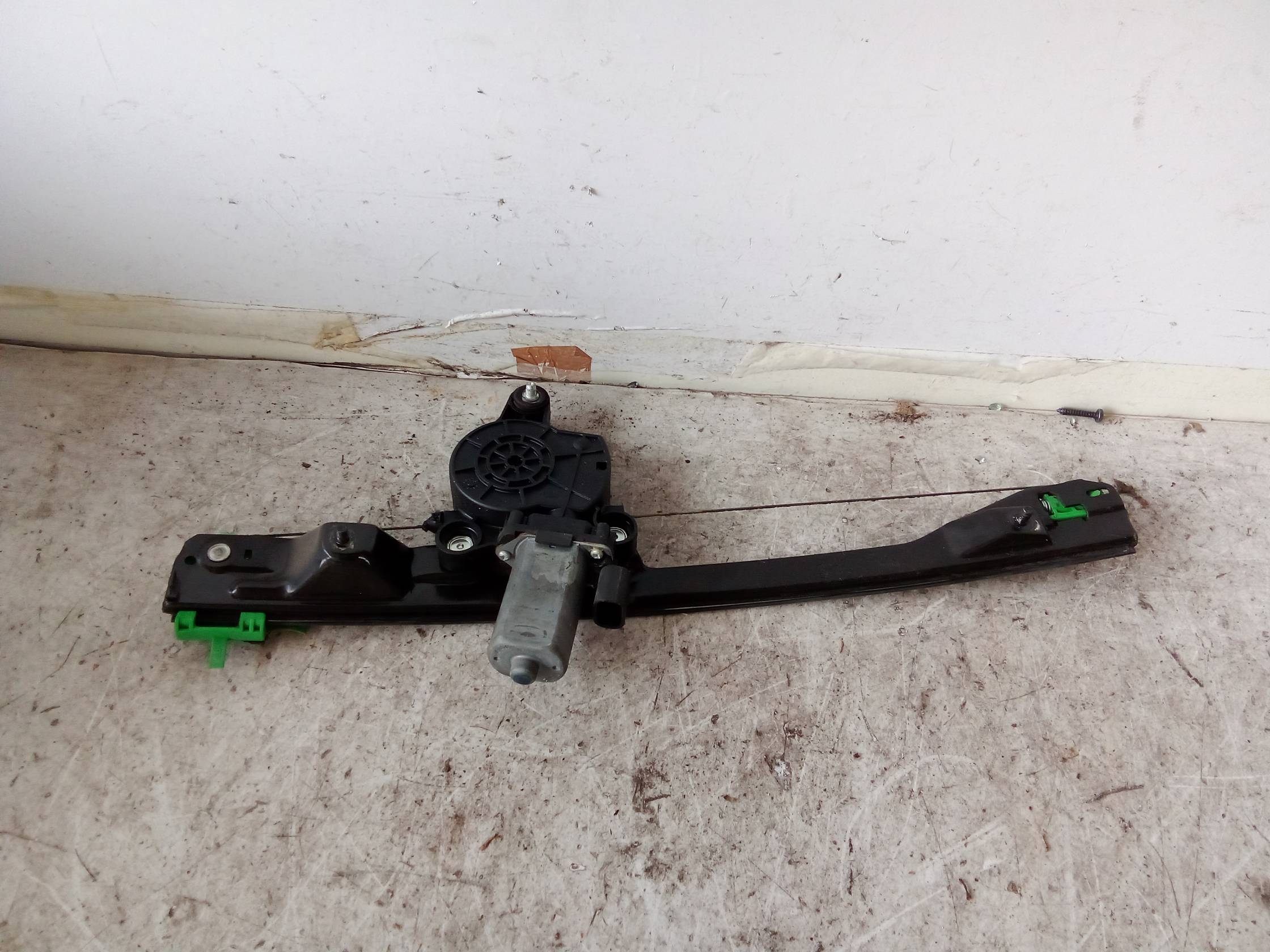 Alzacristallo elettr. porta ant. sx.