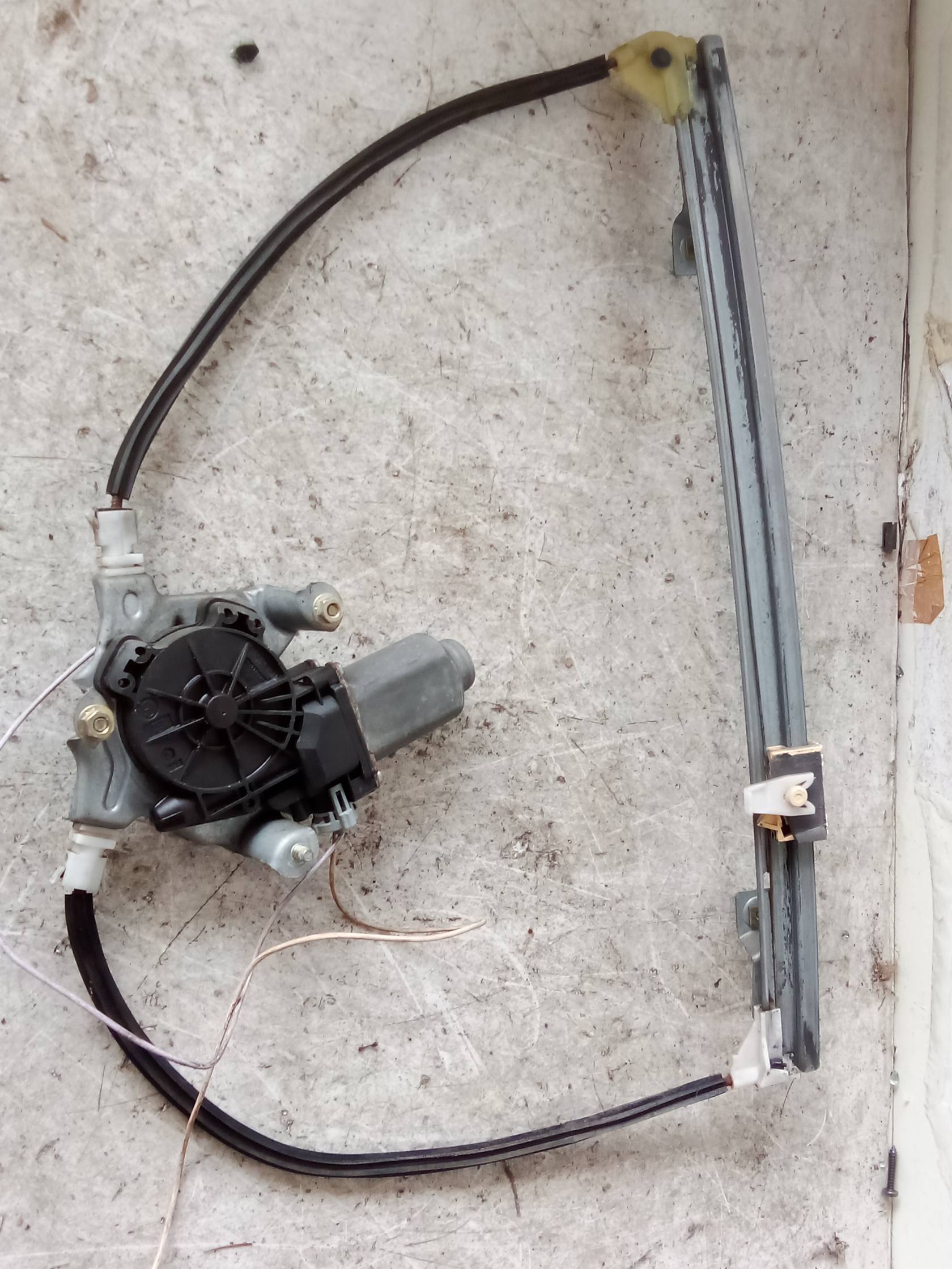 Alzacristallo elettr. porta ant. con motorino sx.