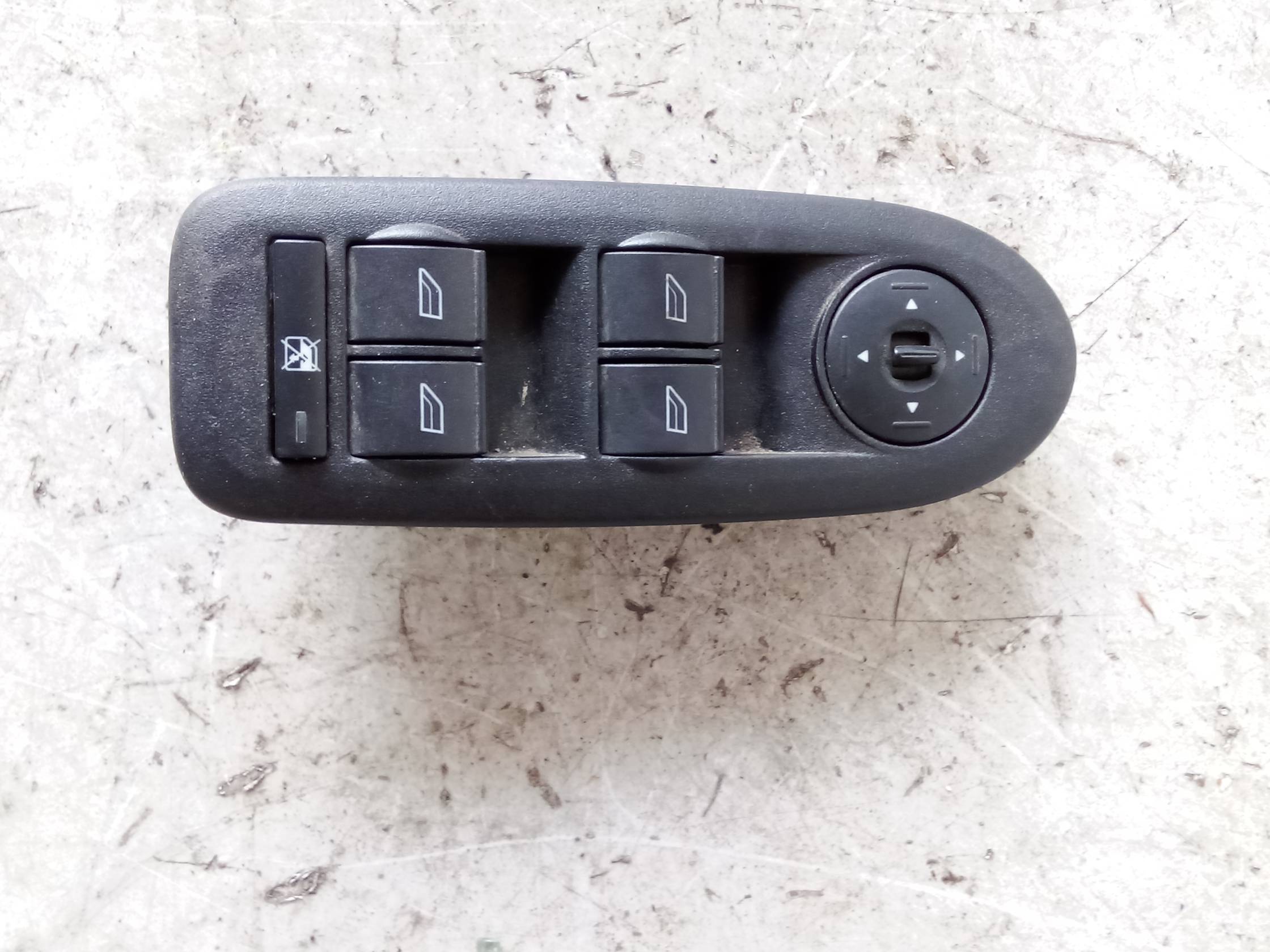 Interruttore alzacristalli porta ant.