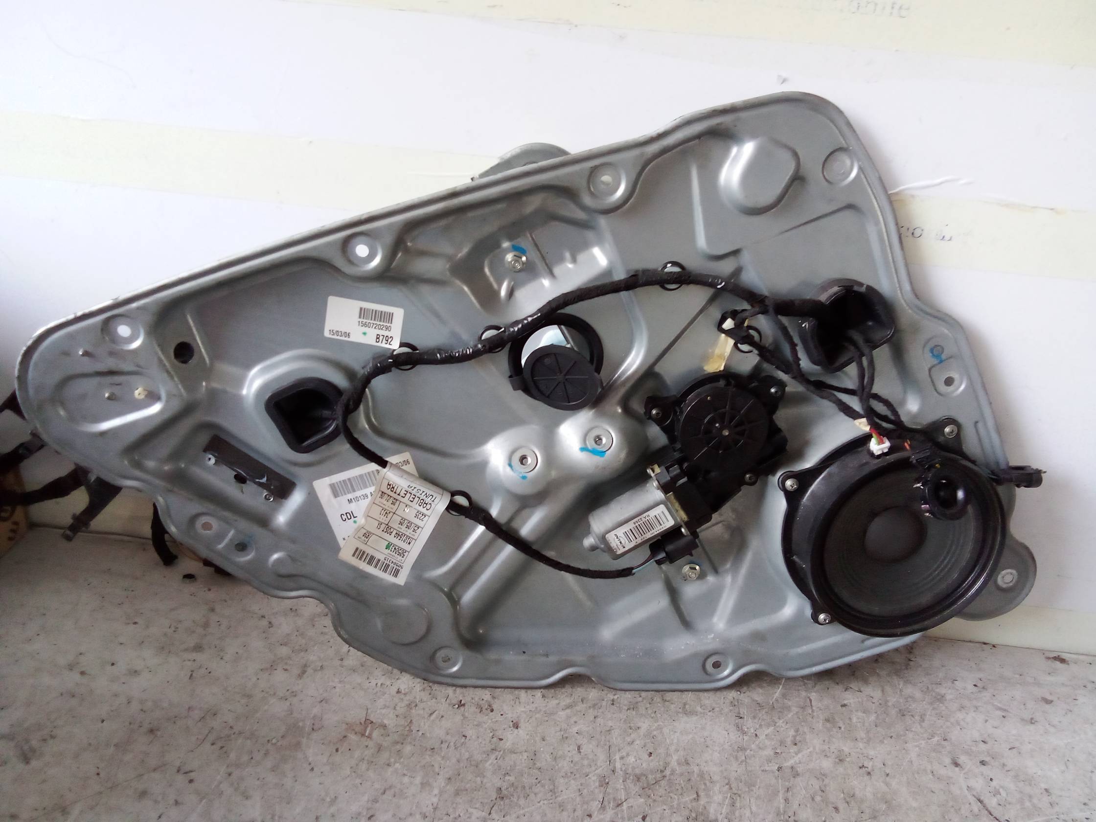 Alzacristallo elettr. porta post. sx.