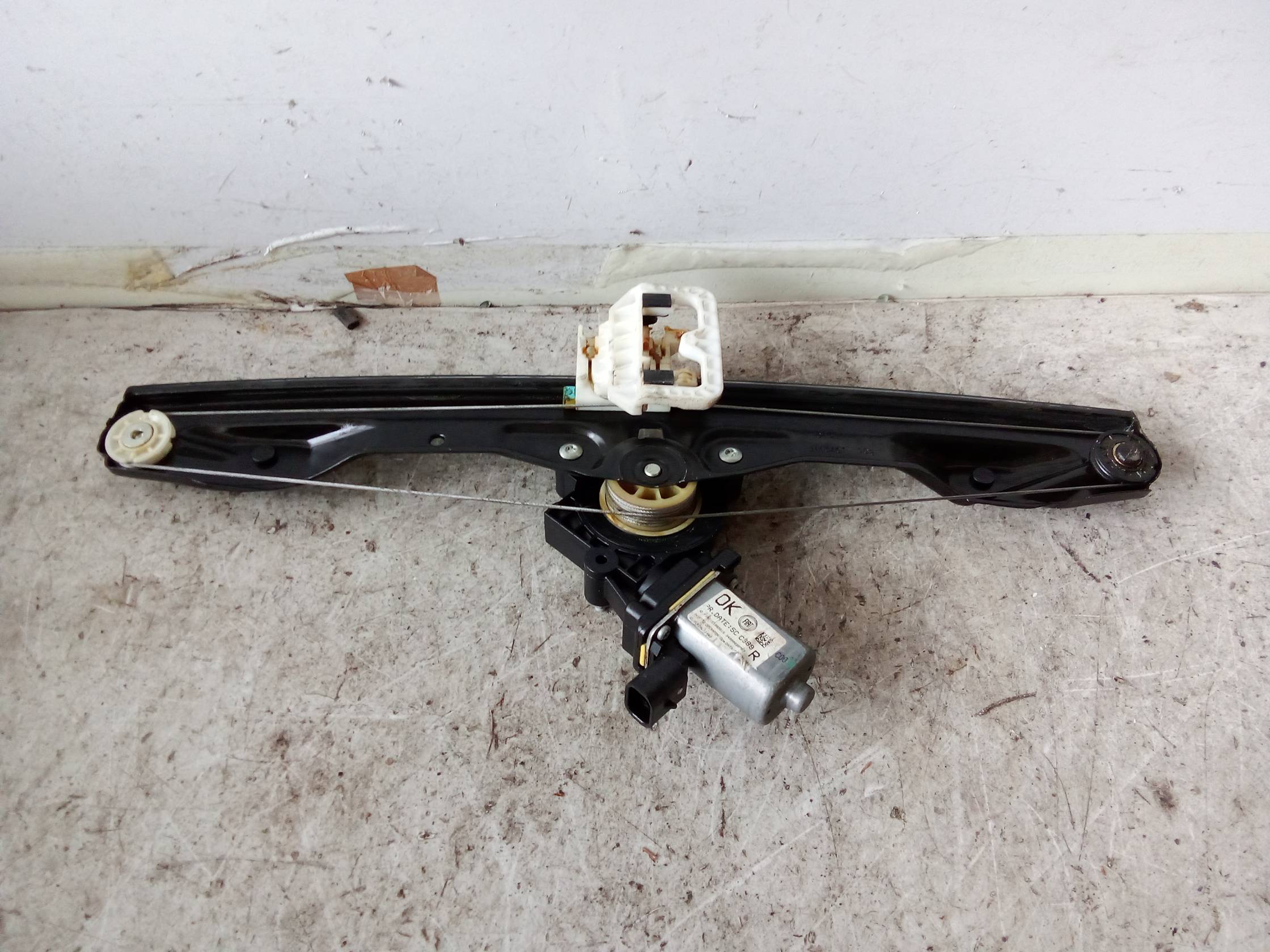 Alzacristallo elettr. porta ant. dx.