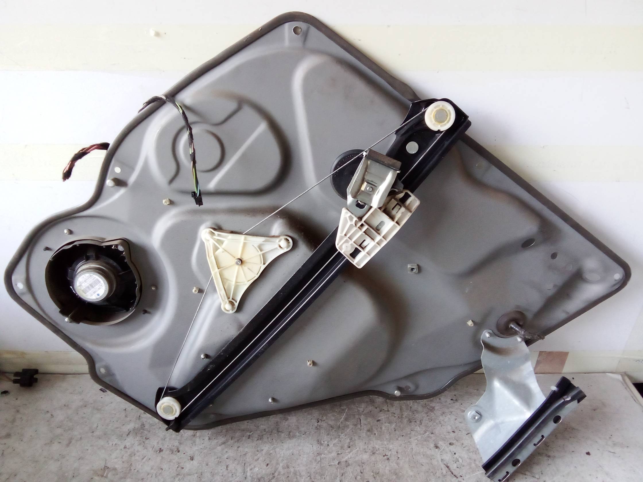 Alzacristallo elettr. porta post. sx.