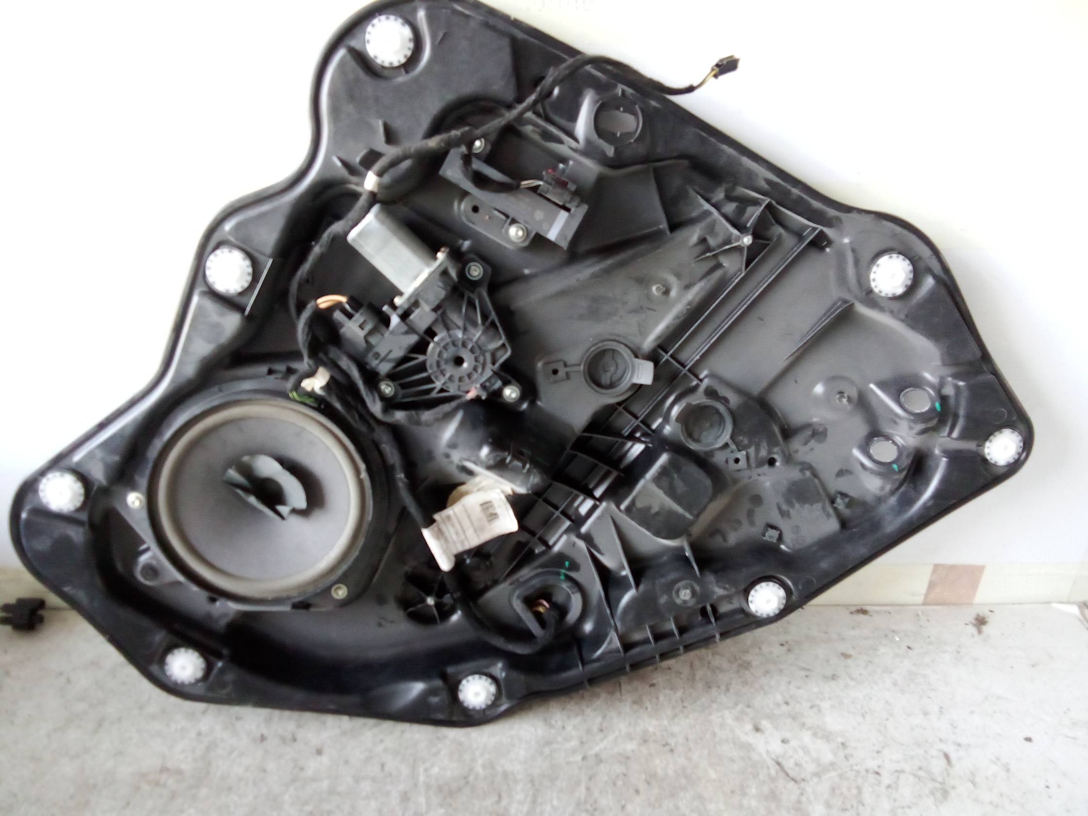 Alzacristallo elettr. porta post. dx.