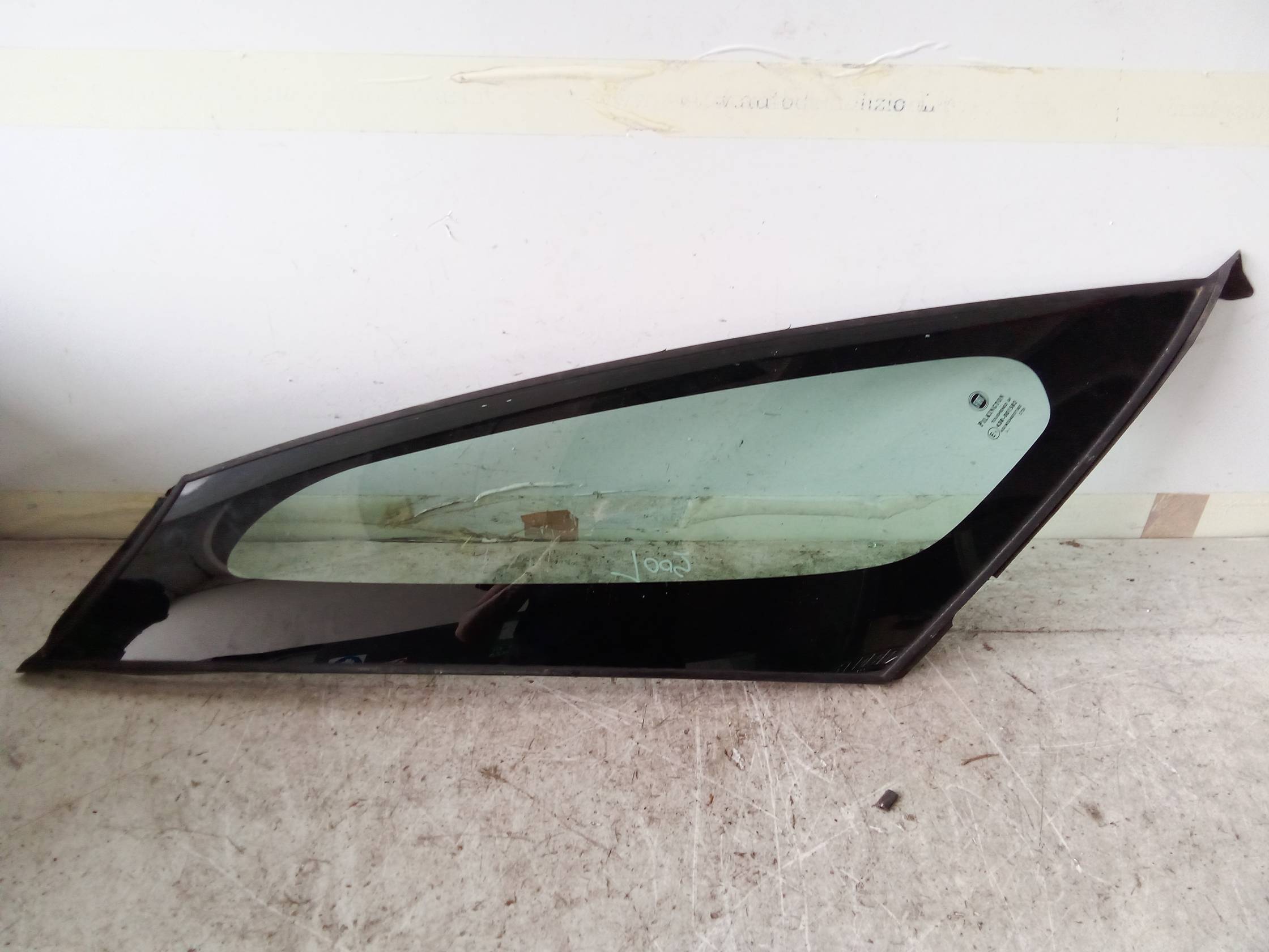 Fisso parafango ant. dx.