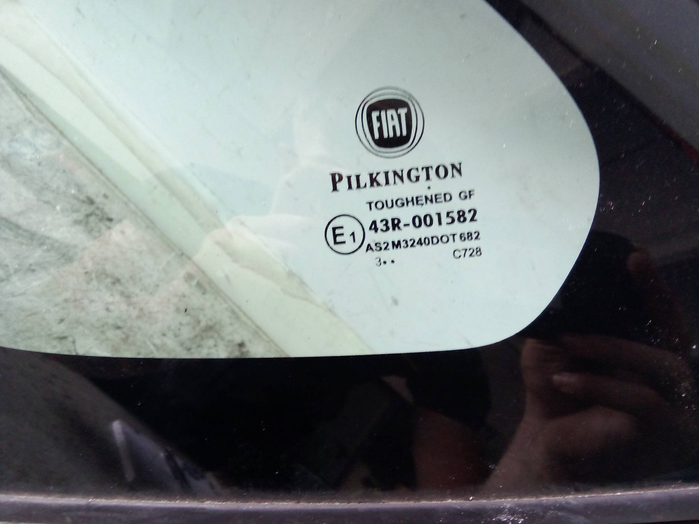 Fisso parafango ant. dx.