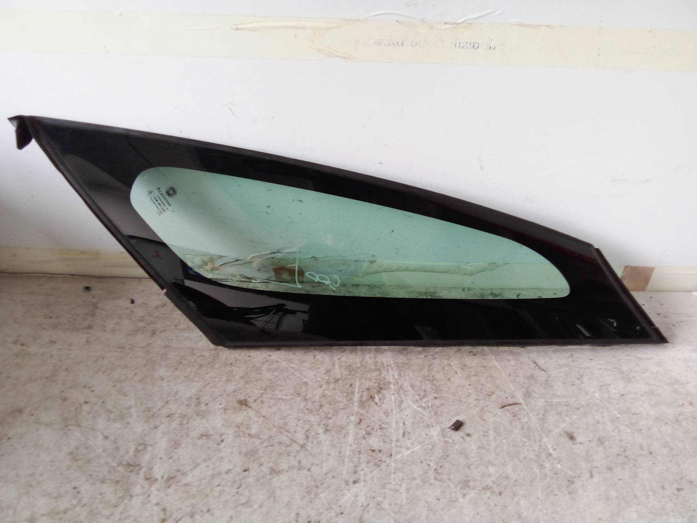 Fisso parafango ant. sx.