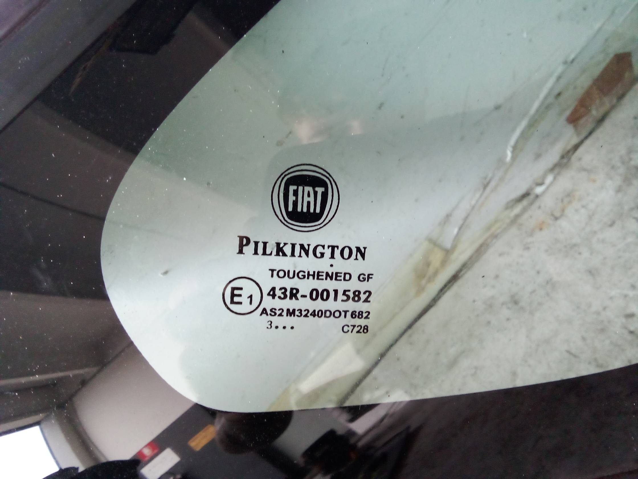 Fisso parafango ant. sx.