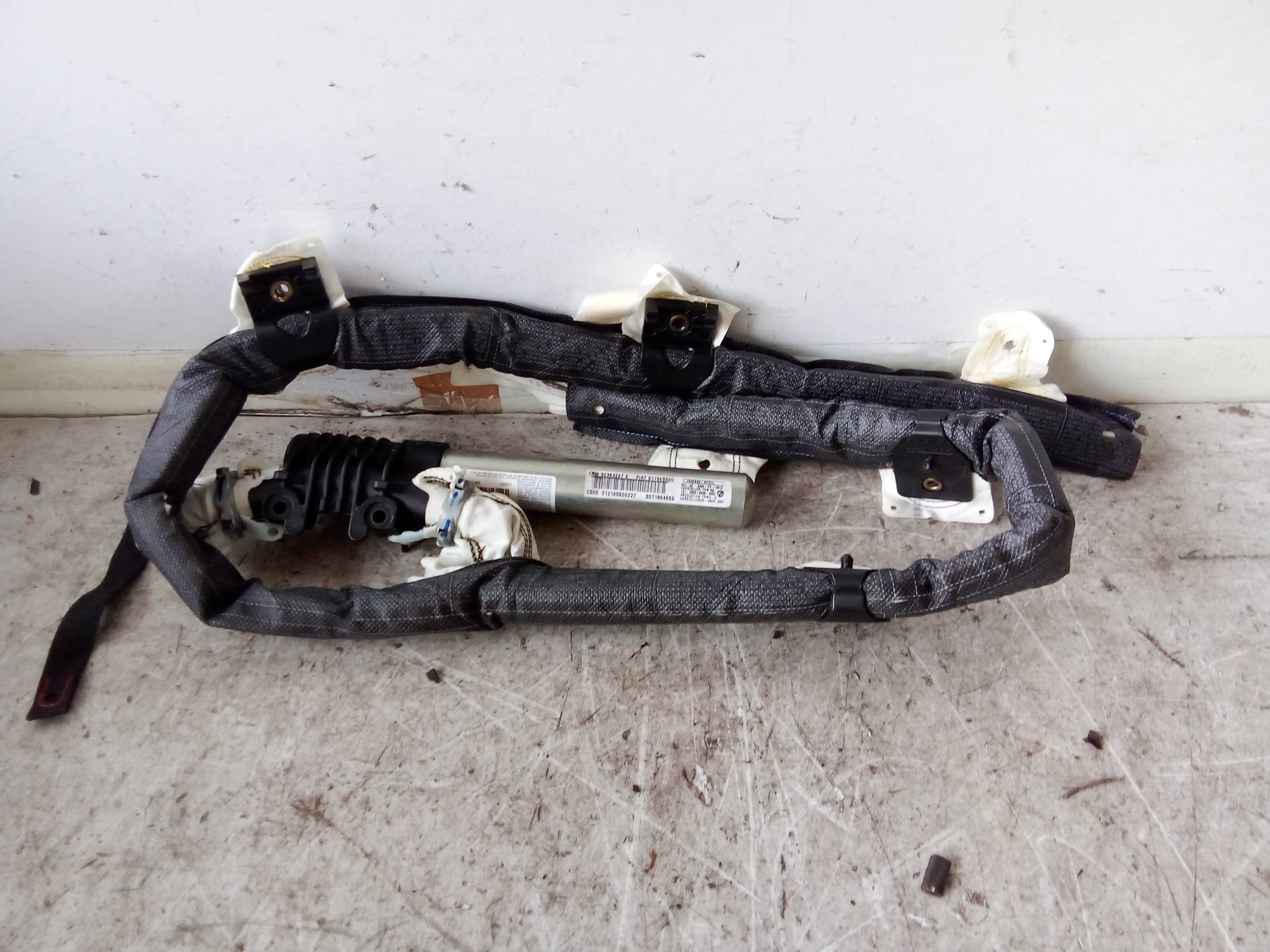 Dispositivo airbag a tendina sx.