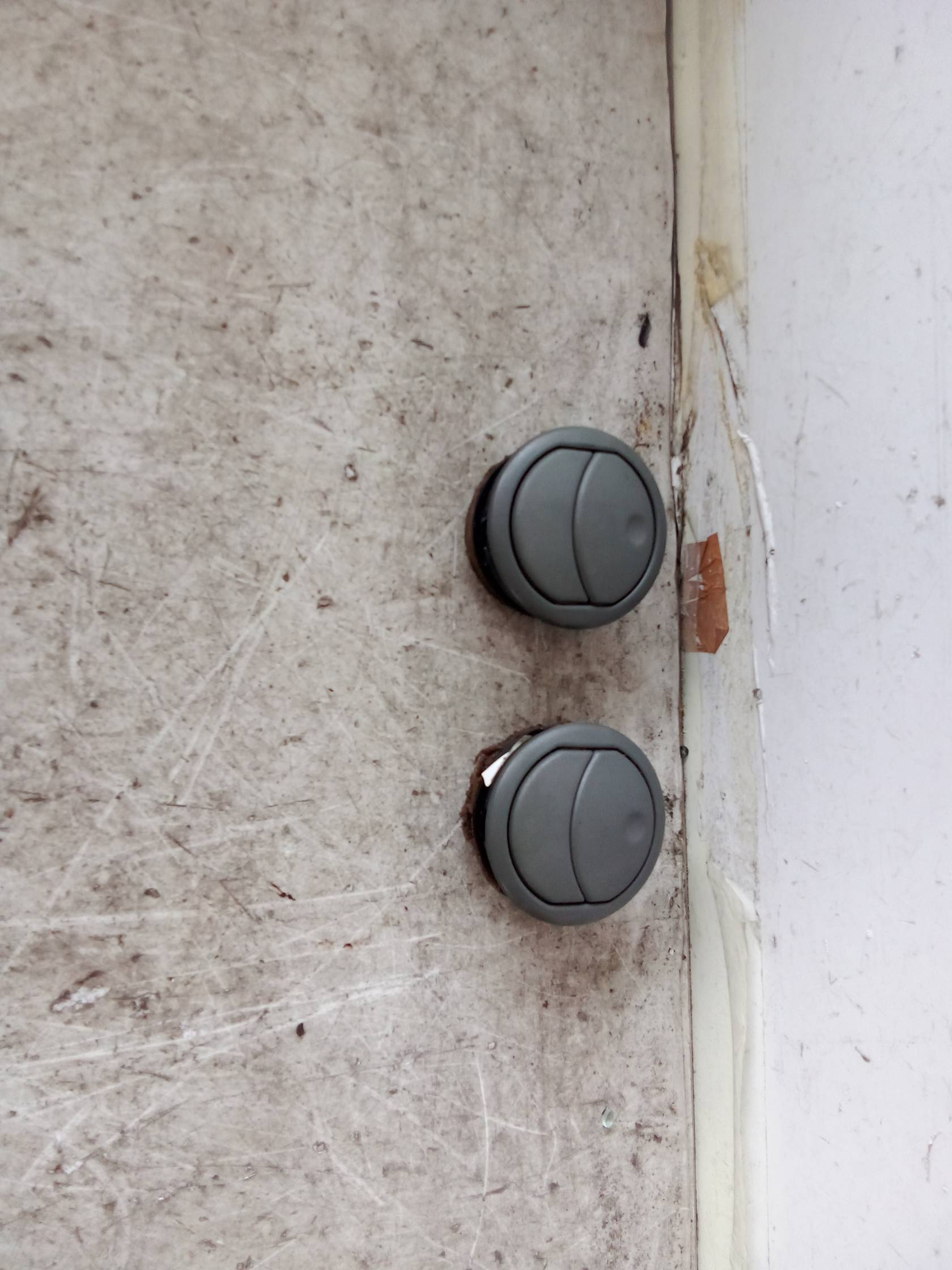 Bocchetta aria ant. console centr.