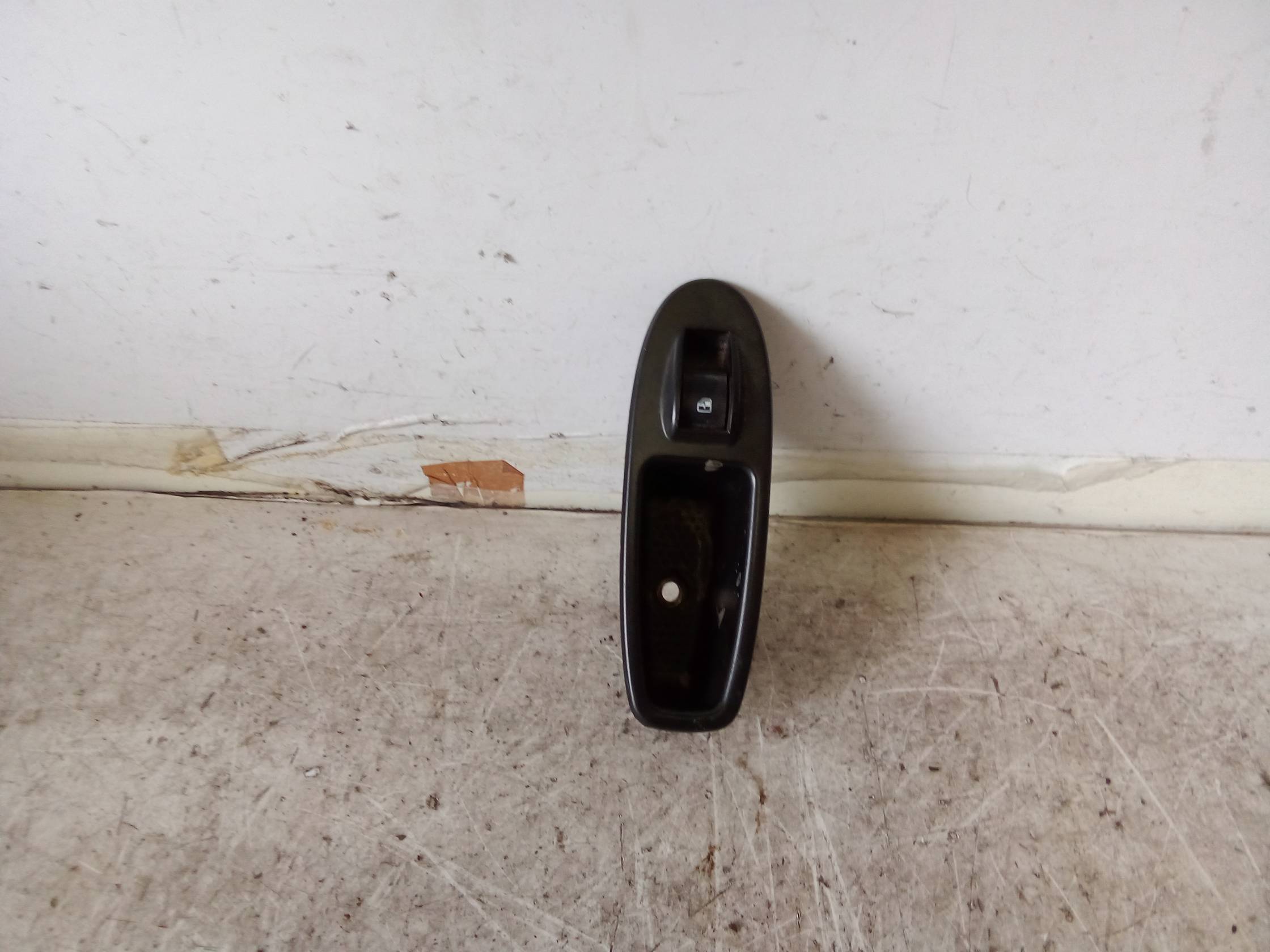 Interruttore alzacristalli porta ant.