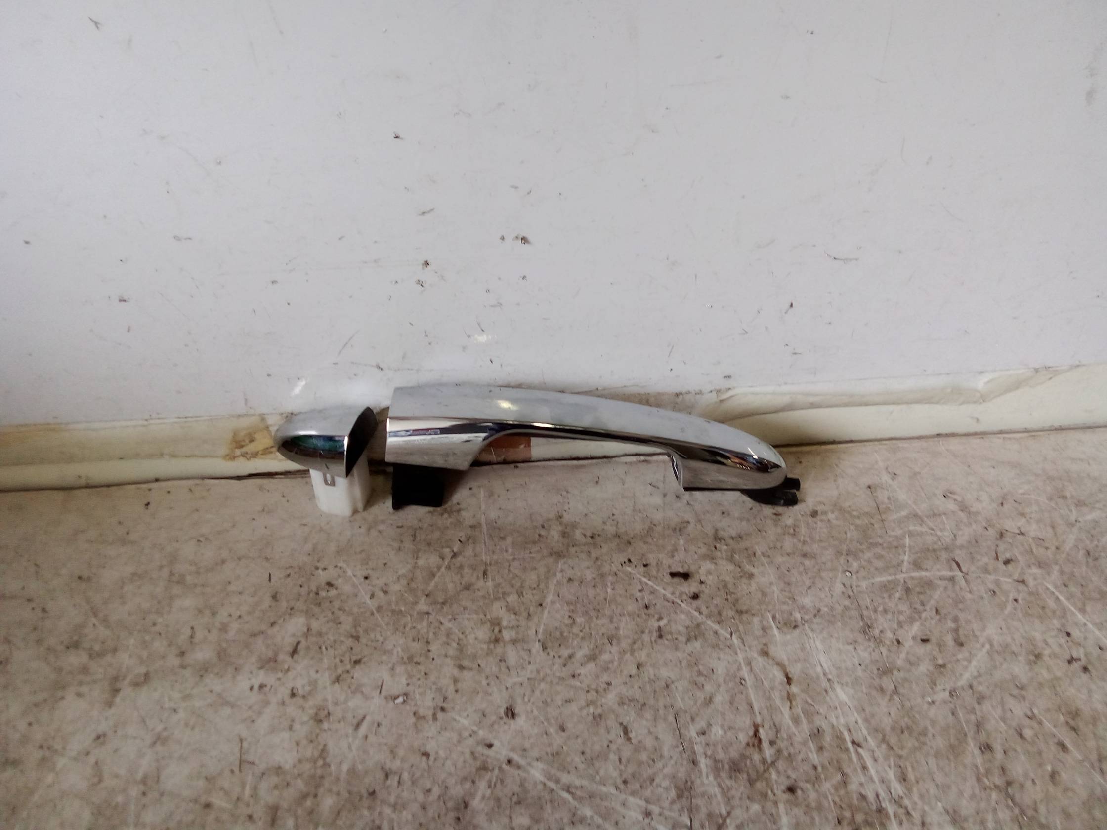 Maniglia porta post. sx. Maniglia porta post. sx.