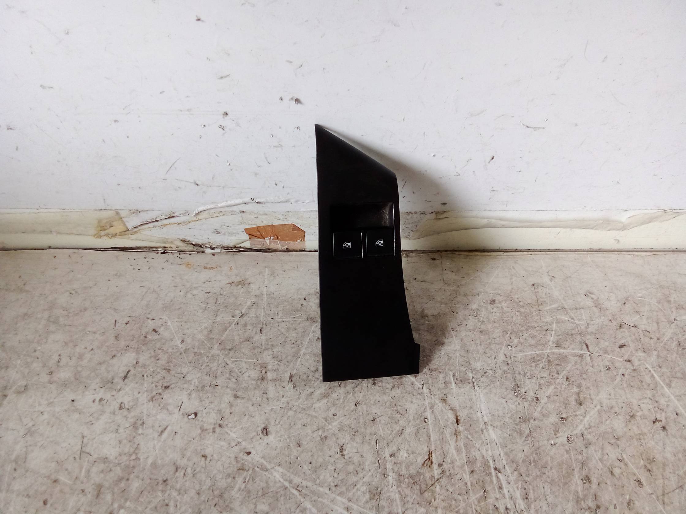 Interruttore alzacristalli porta ant.