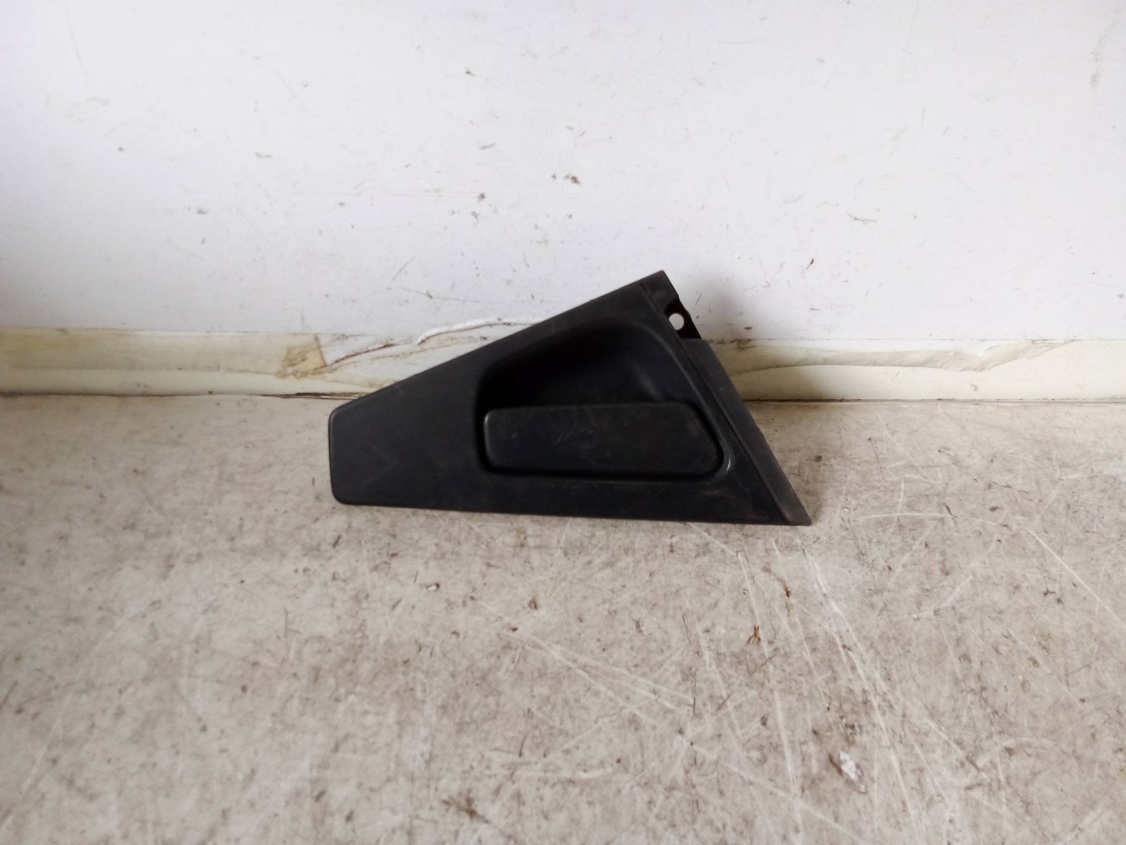 Maniglia porta post. sx. Maniglia porta post. sx.