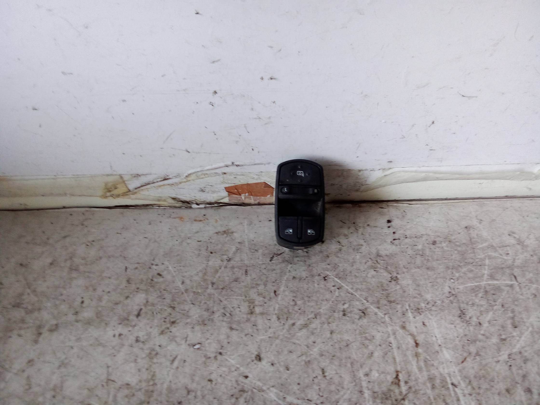 Interruttore alzacristalli porta ant.