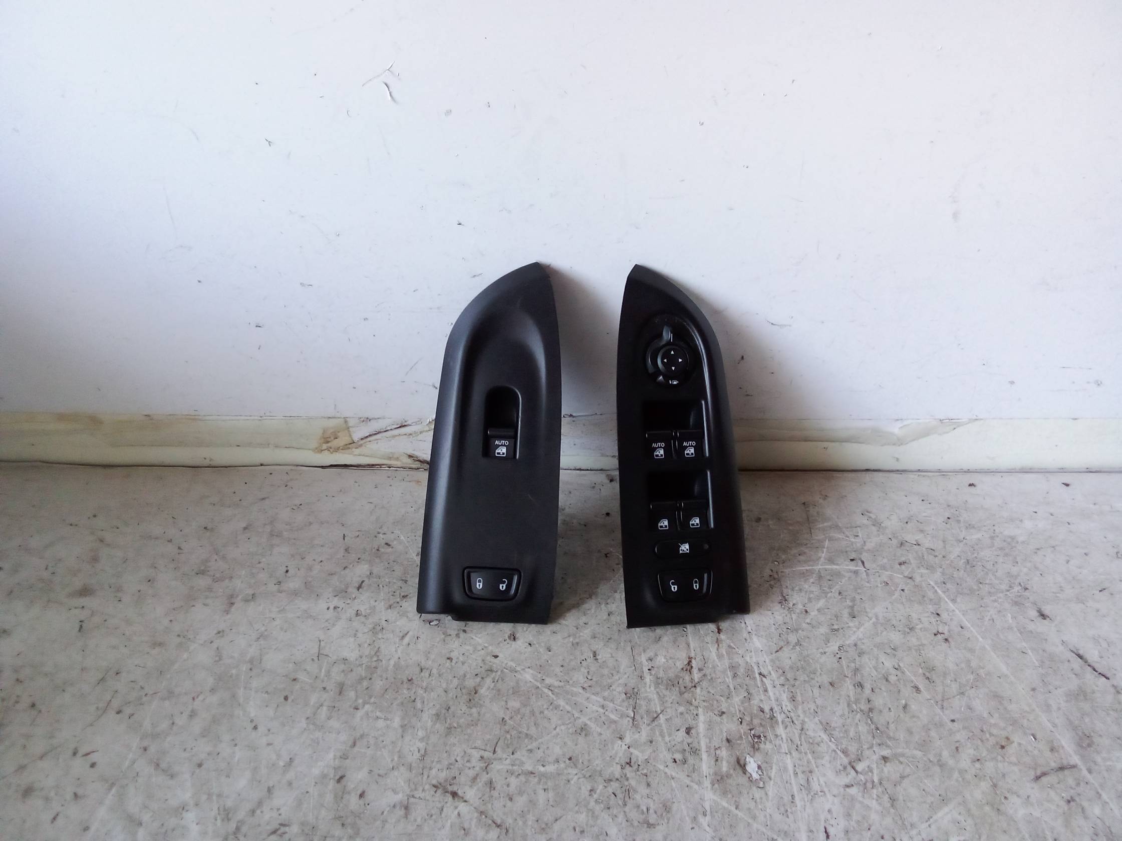 Interruttore alzacristalli porta ant.