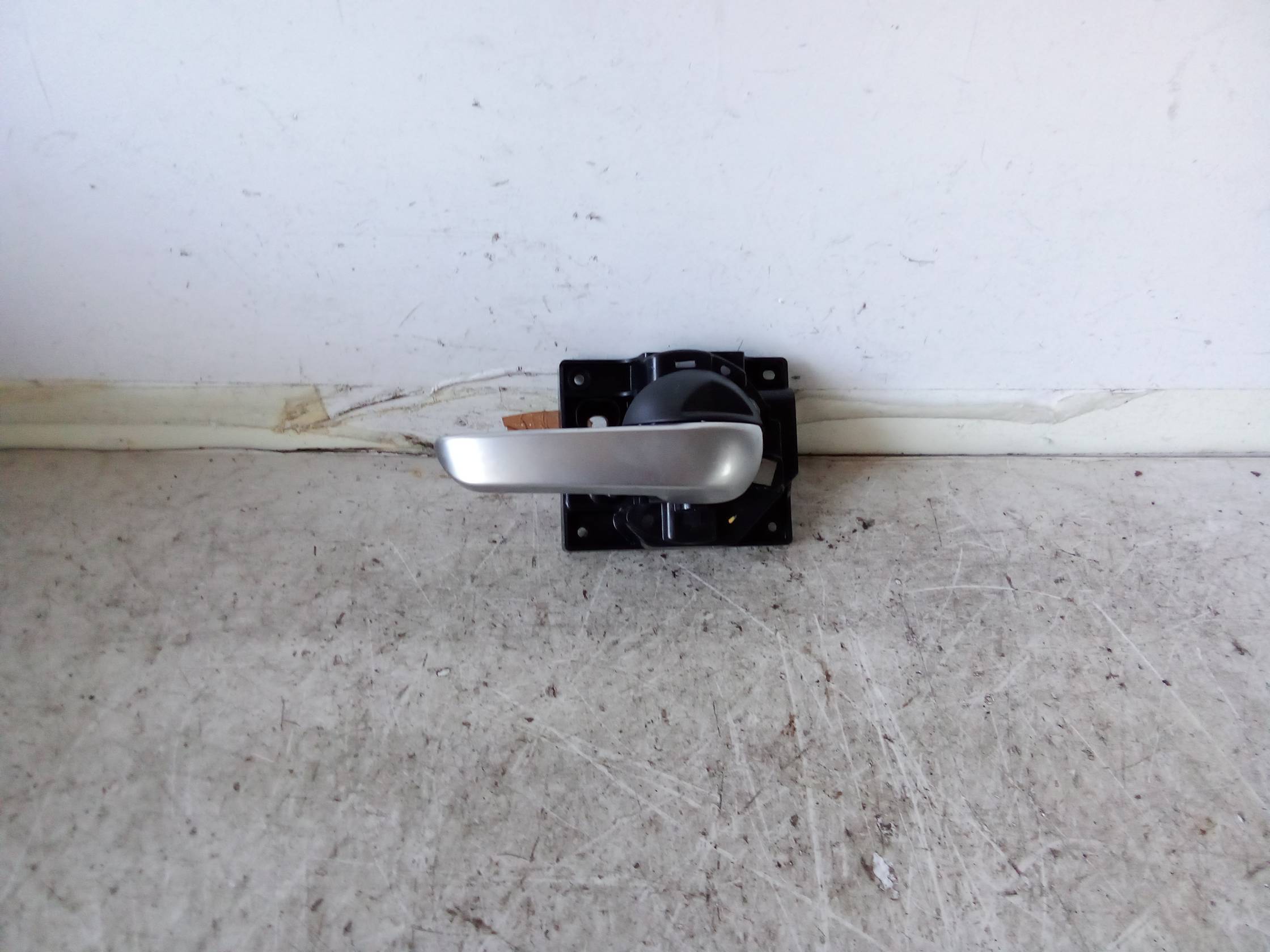 Maniglia int. apertura porta ant. dx.