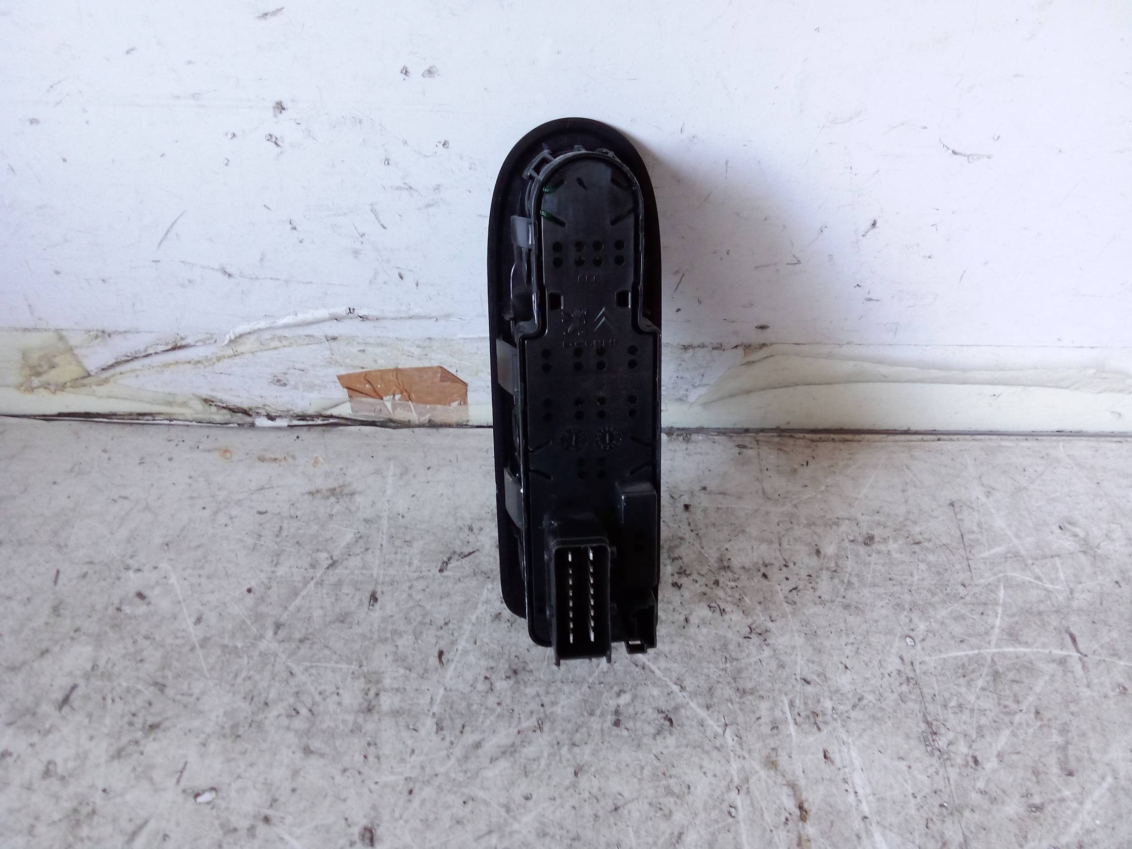 Interruttore alzacristalli porta ant.