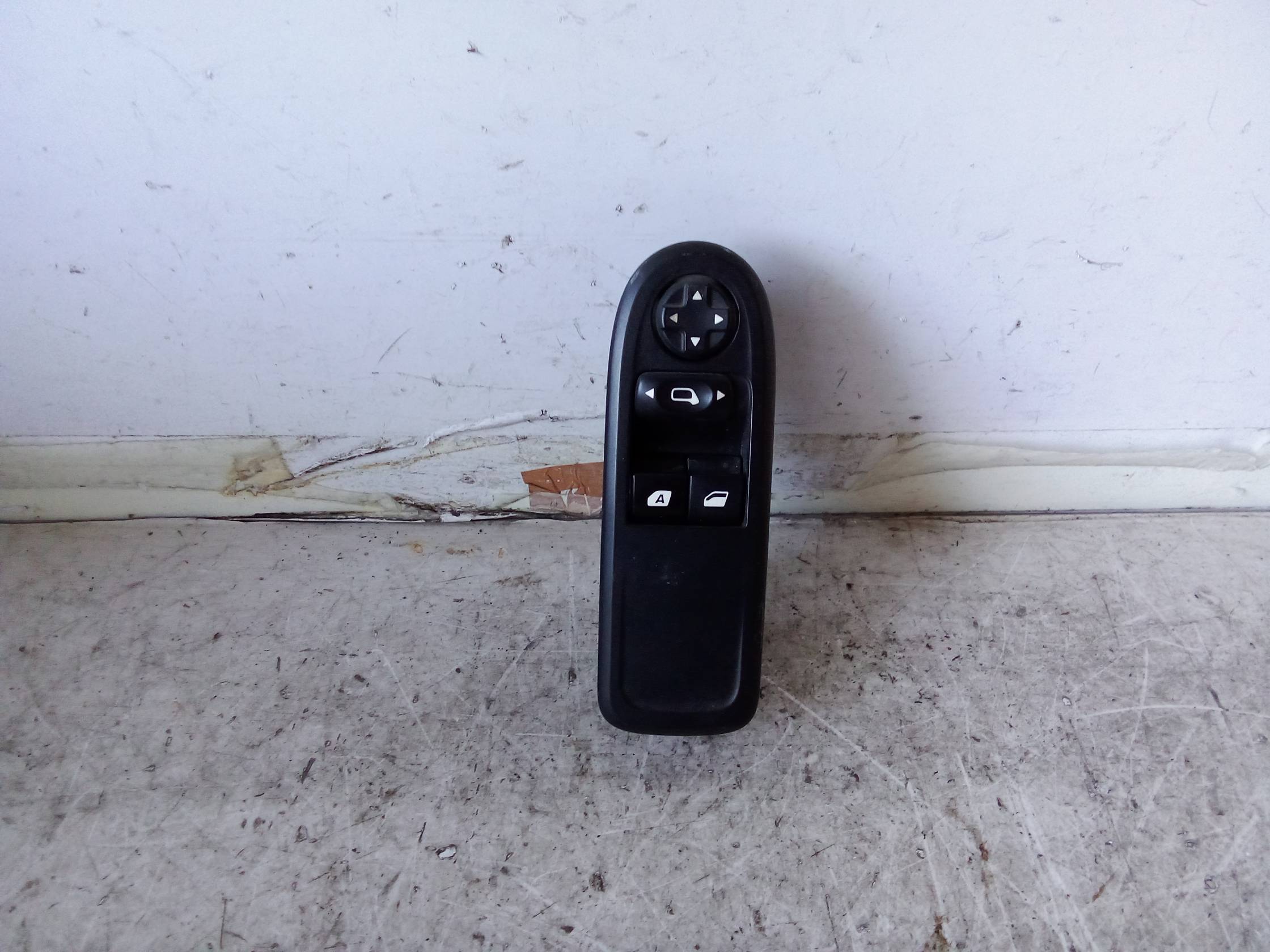 Interruttore alzacristalli porta ant.