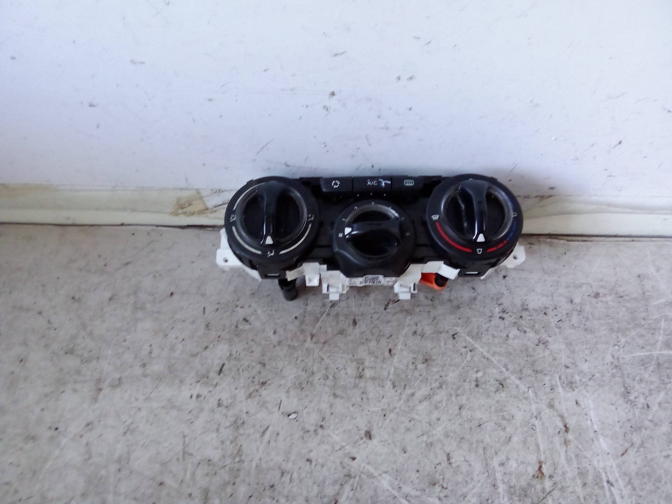 Blocco comando climatizzazione Blocco comando climatizzazione