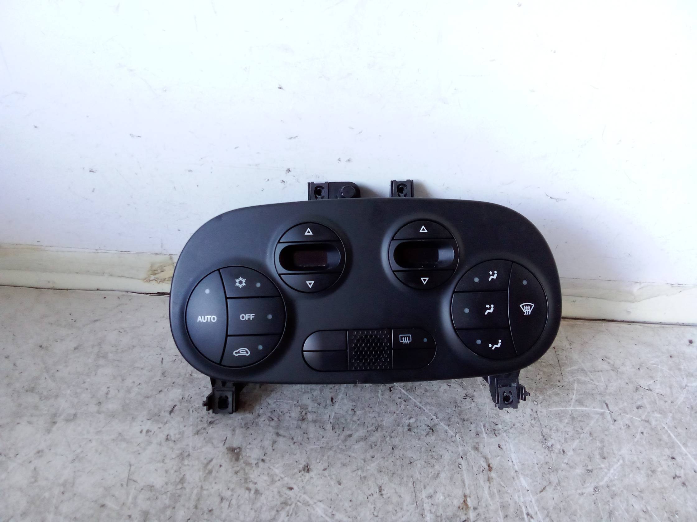 Blocco comando climatizzazione Blocco comando climatizzazione