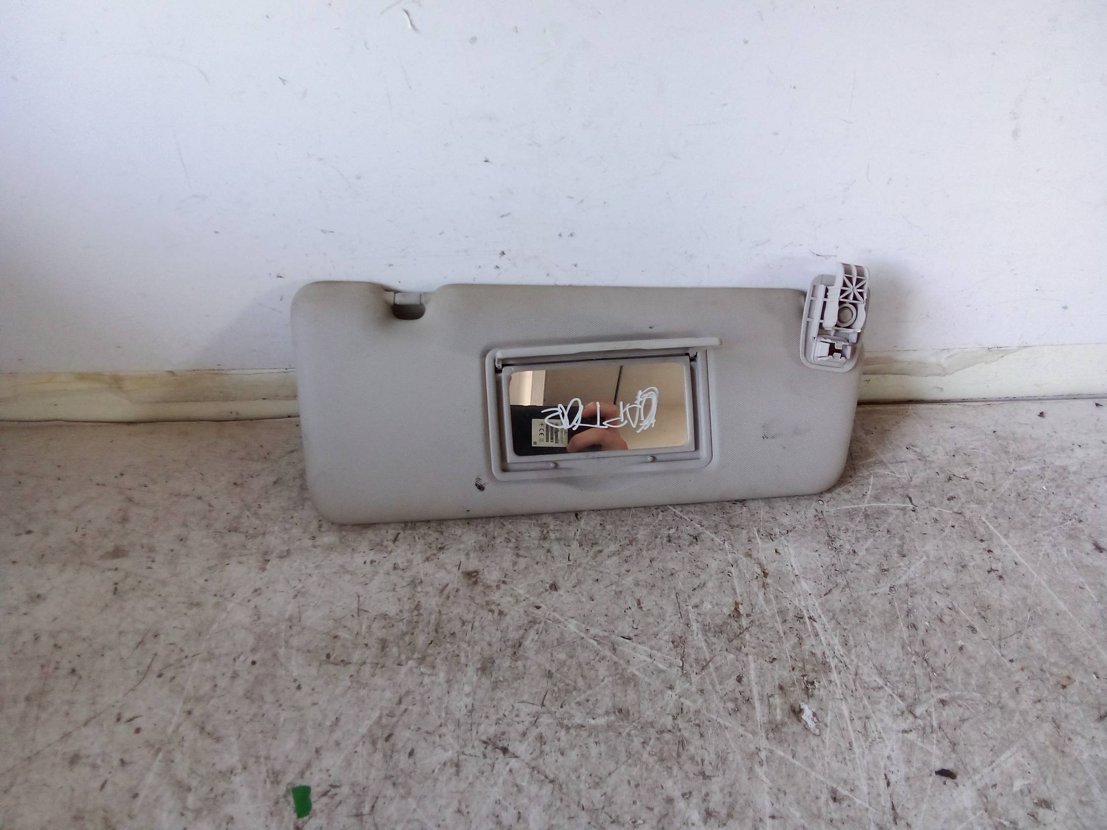 Aletta parasole parabrezza dx.