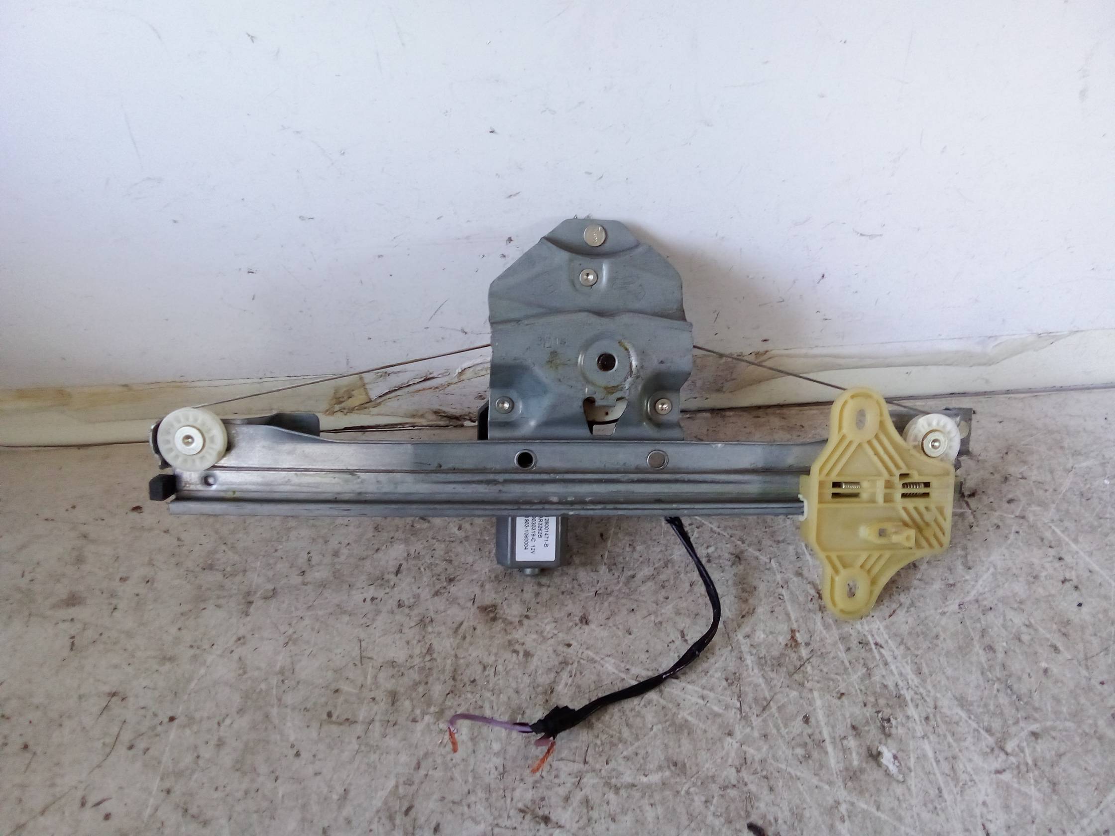 Alzacristallo elettr. porta post. dx.