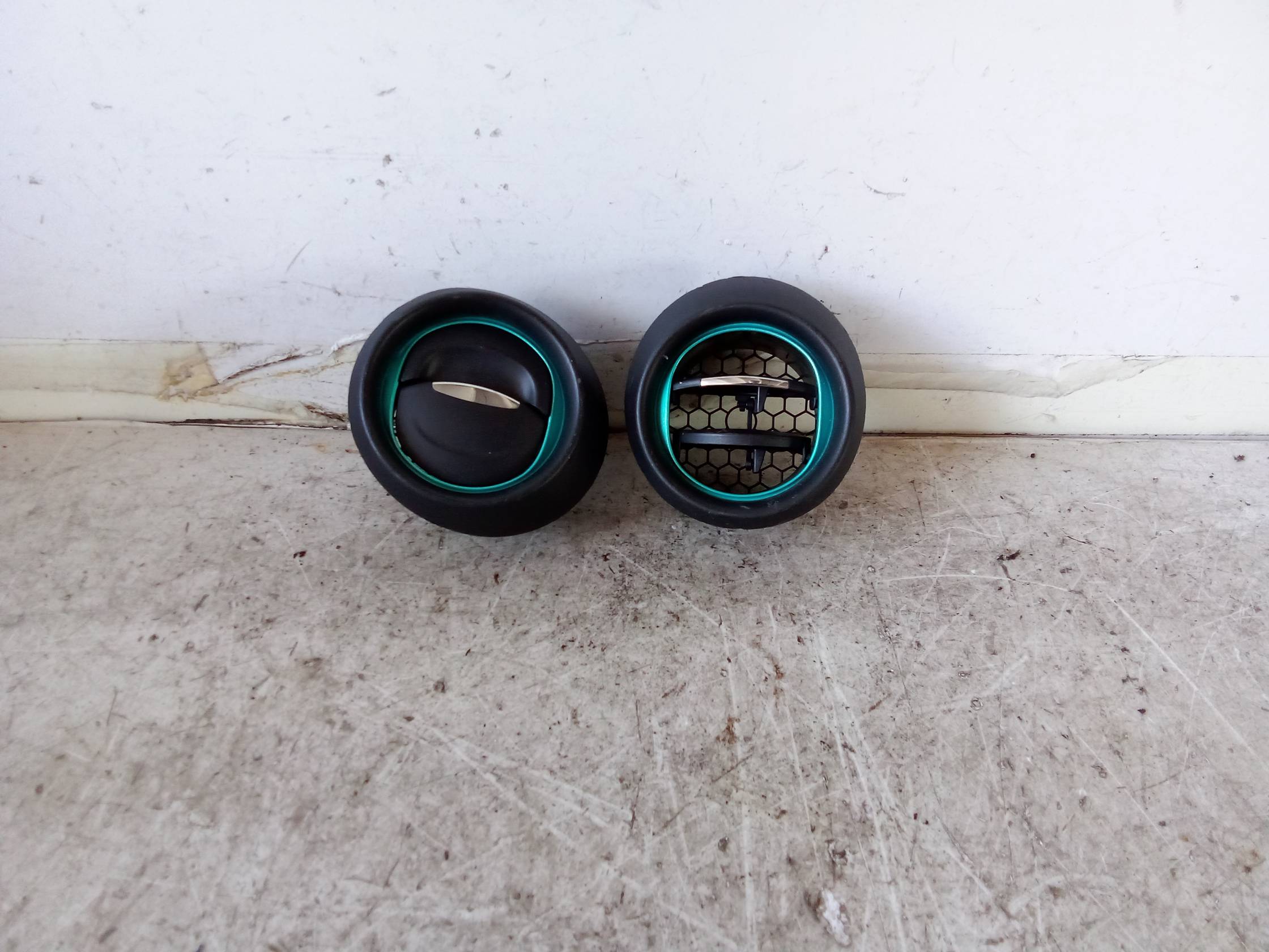 Bocchetta aria lat. cruscotto sx.