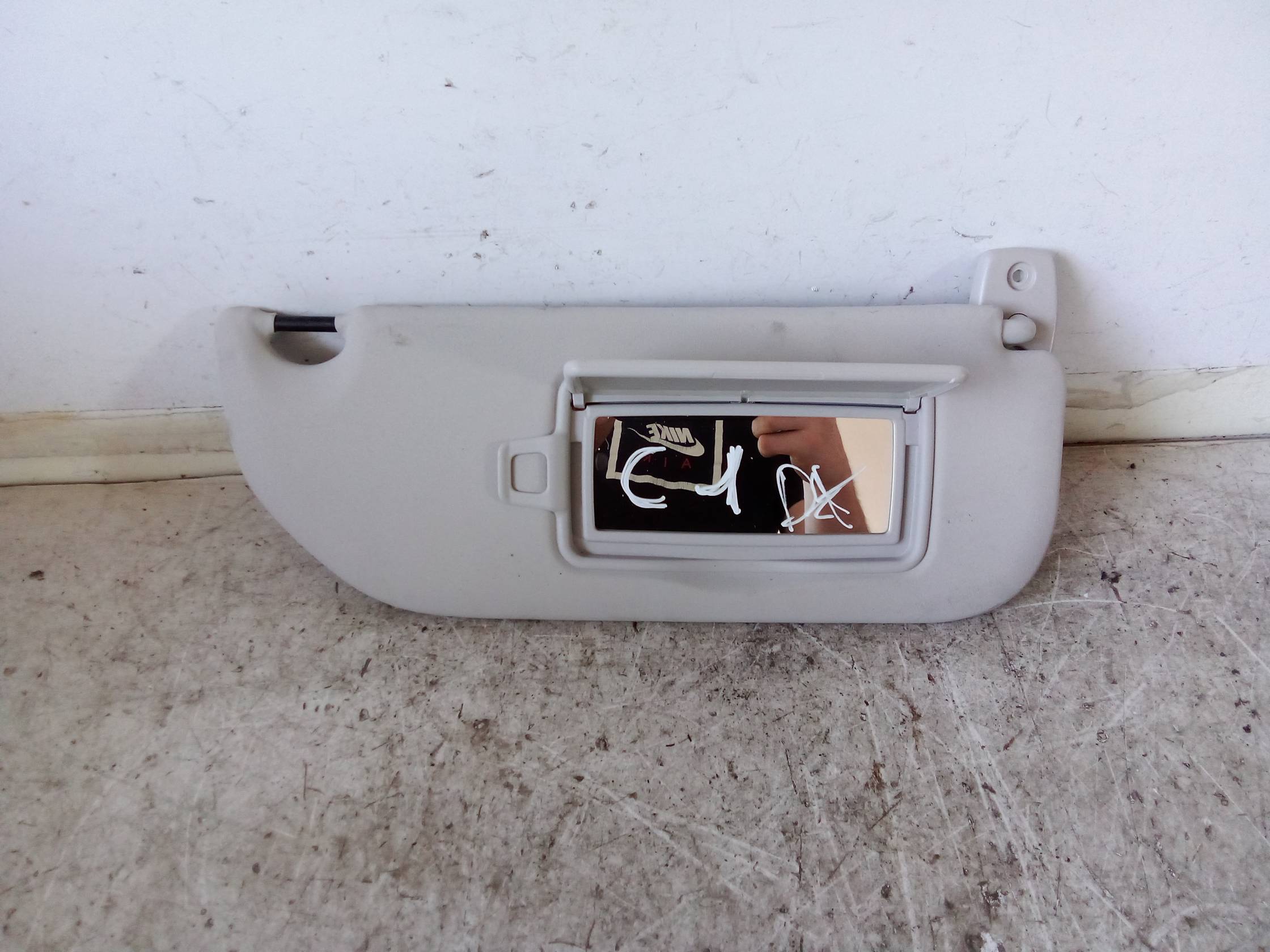 Aletta parasole parabrezza dx.