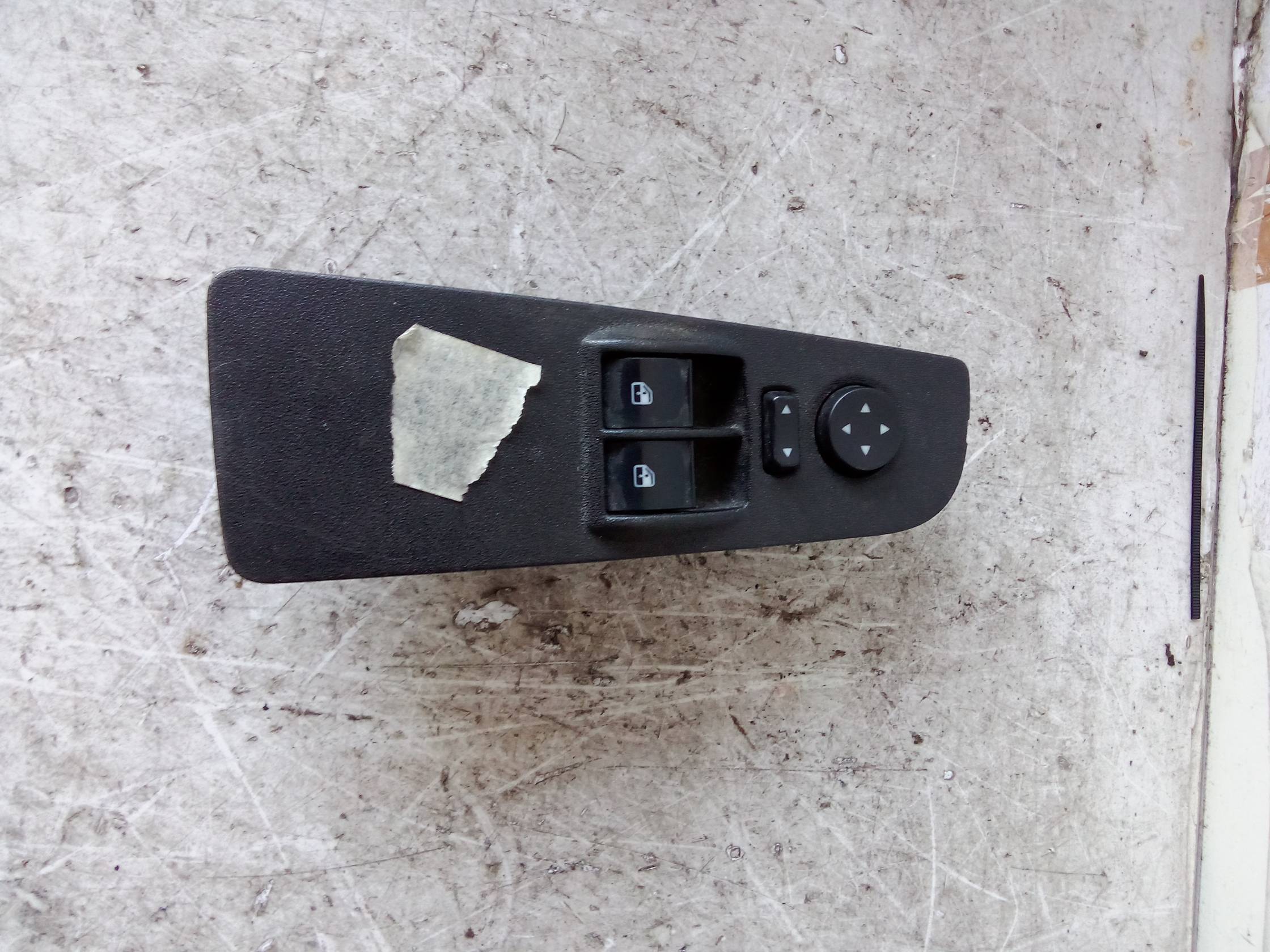 Interruttore alzacristalli porta ant. Interruttore alzacristalli porta ant.