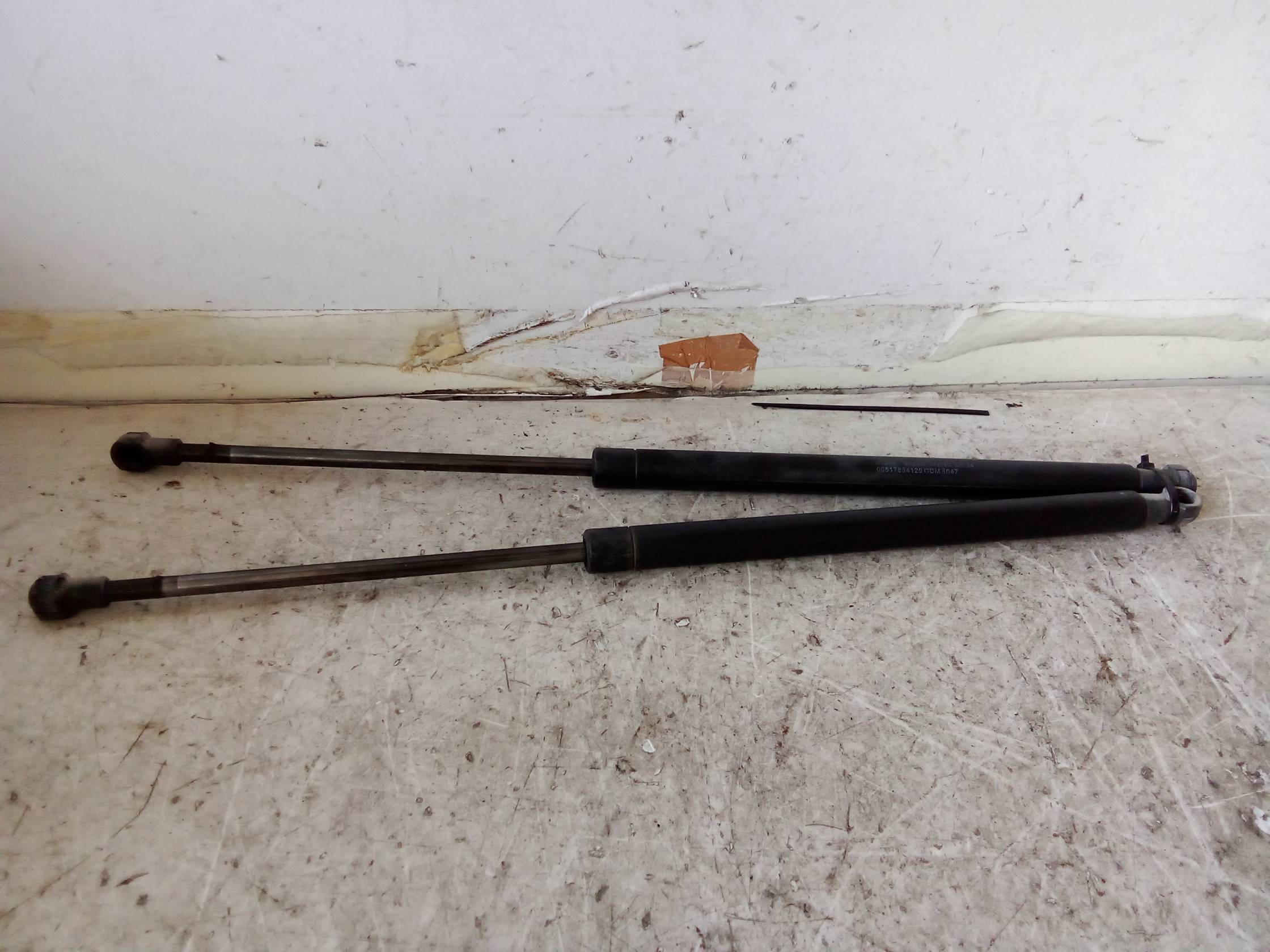 Asta ammortizzante portello post. sx.