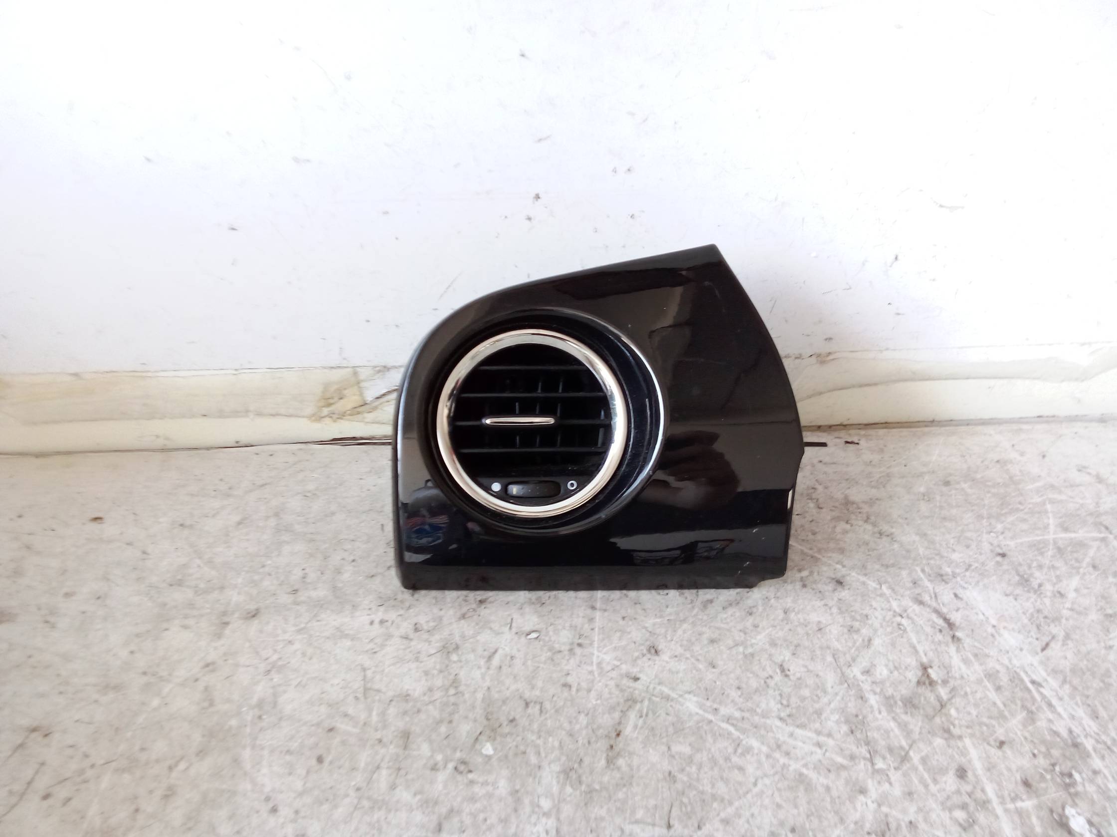Bocchetta aria lat. cruscotto sx.