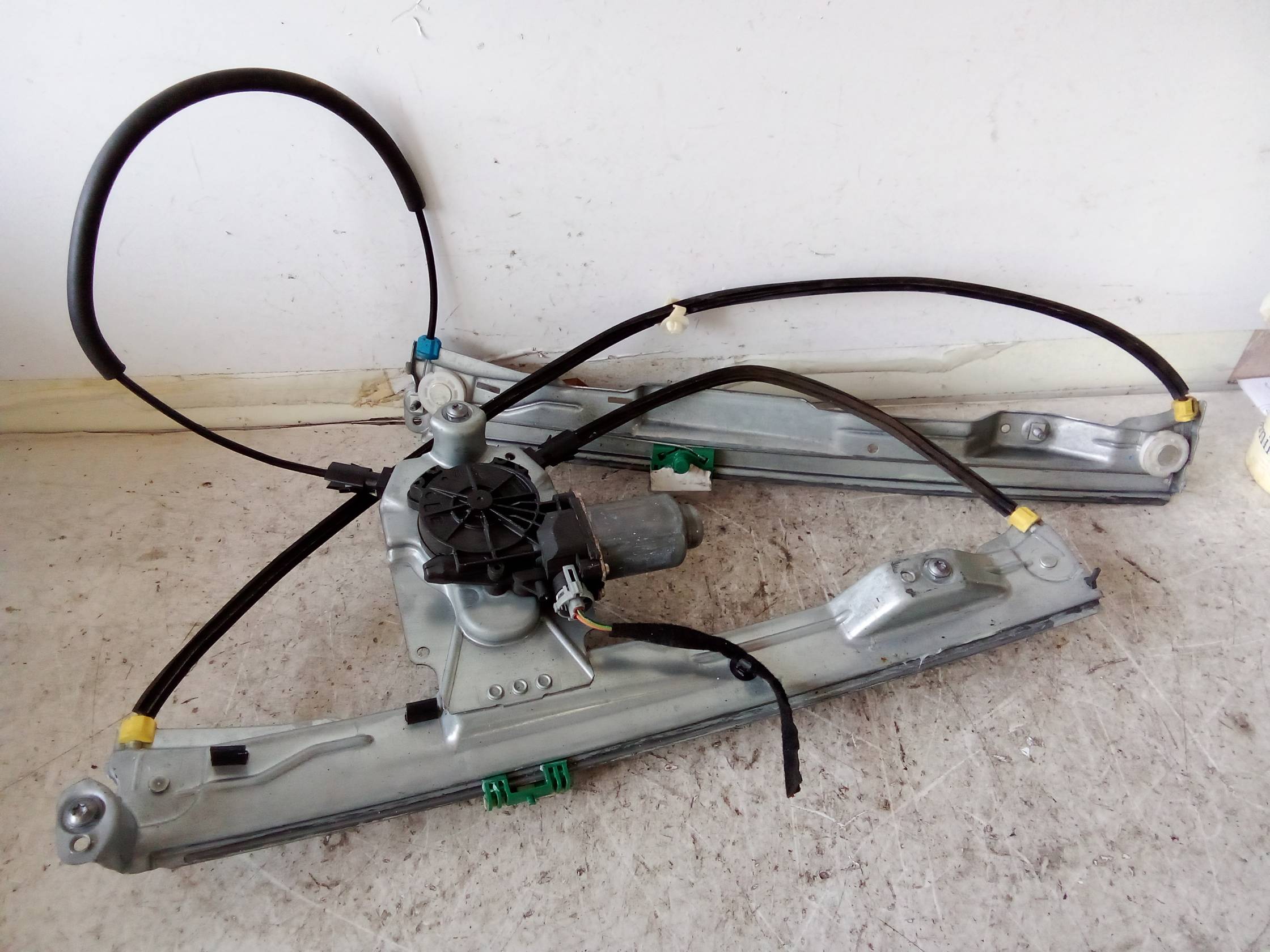 Alzacristallo elettr. porta ant. sx.