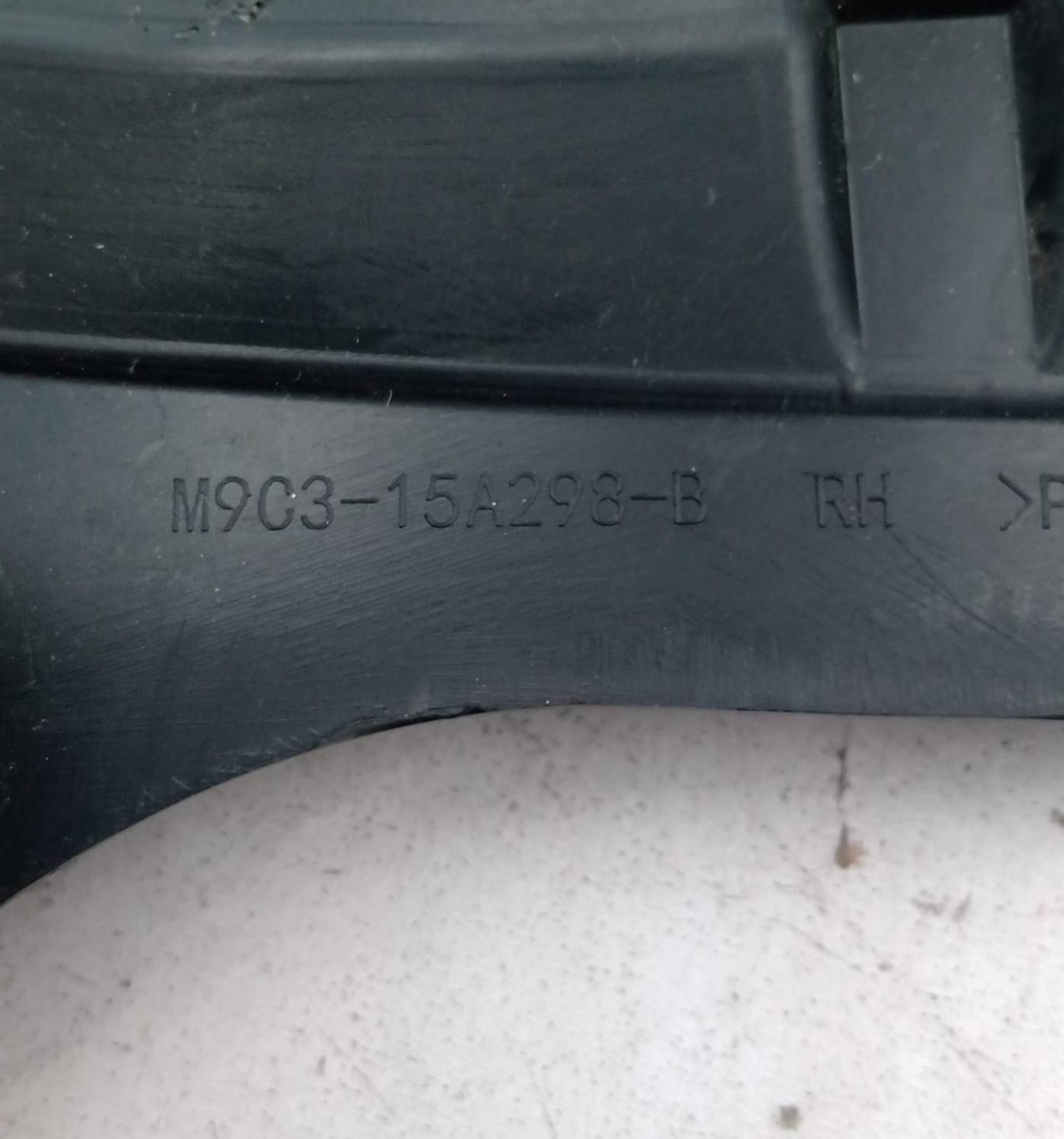 Griglia paraurti ant. dx.