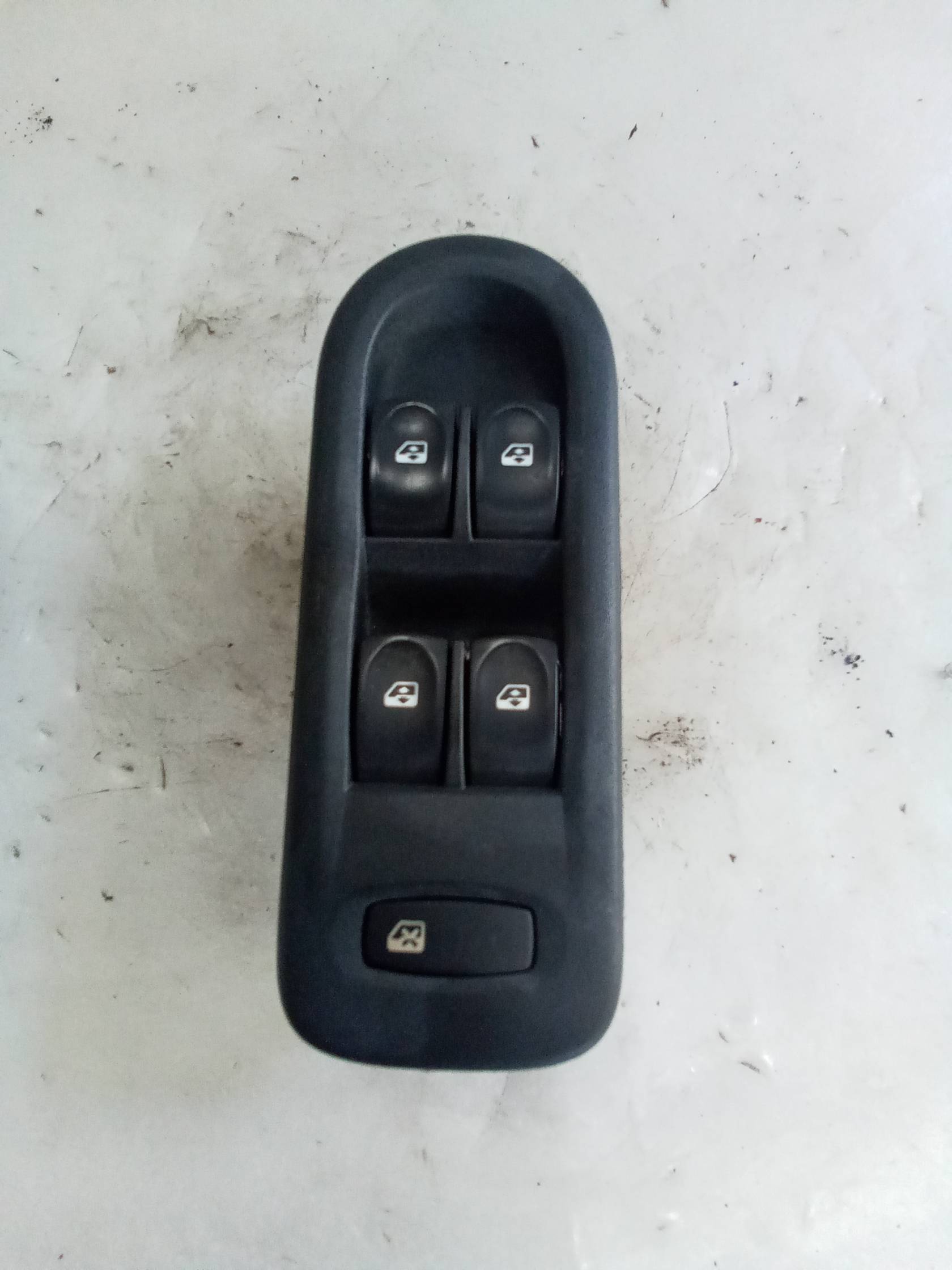 Interruttore alzacristalli porta ant. sx.