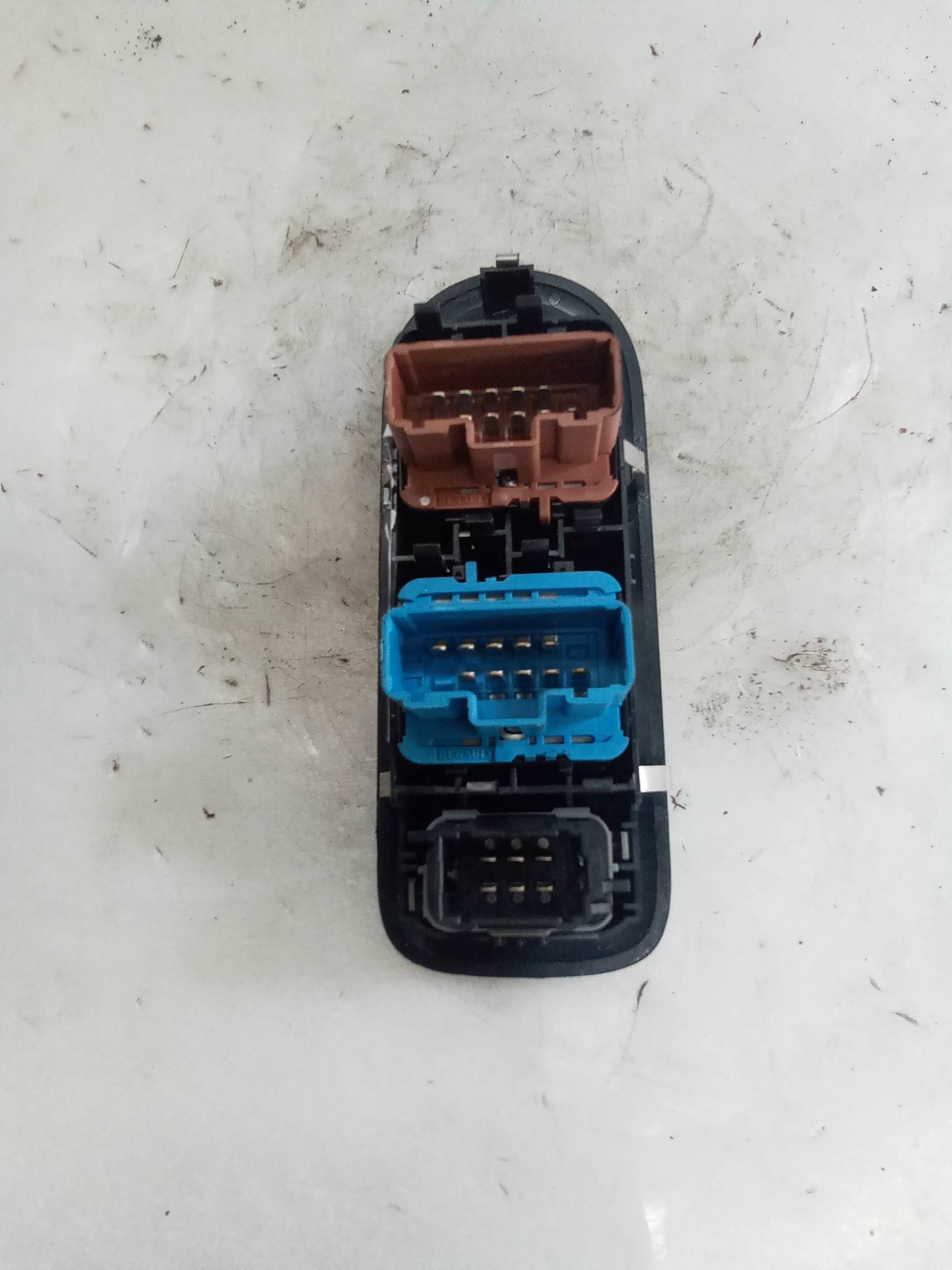 Interruttore alzacristalli porta ant. sx.