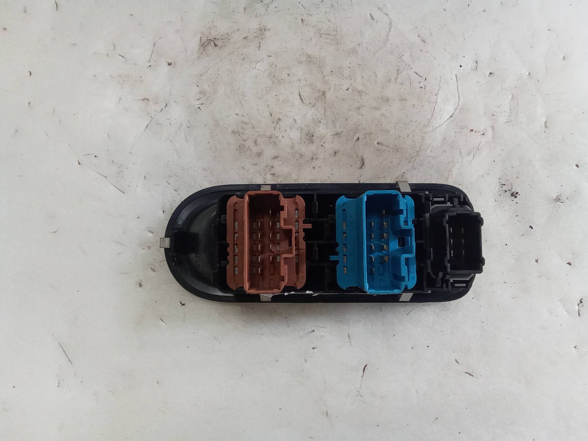 Interruttore alzacristalli porta ant. sx.