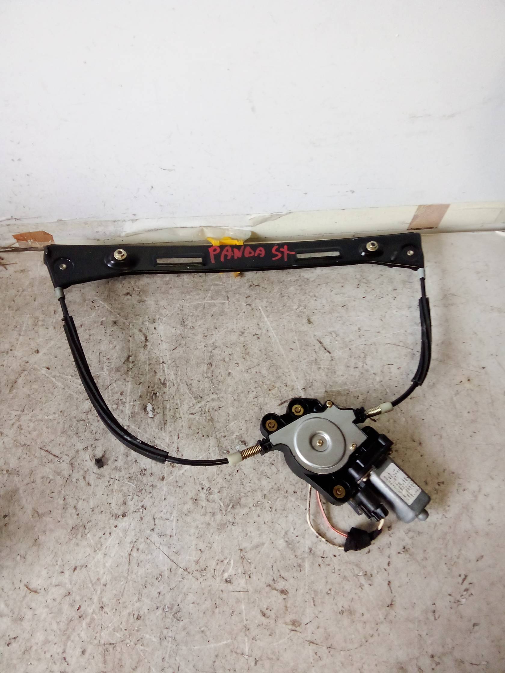 Alzacristallo elettr. porta ant. con motorino sx. Alzacristallo elettr. porta ant. con motorino sx.