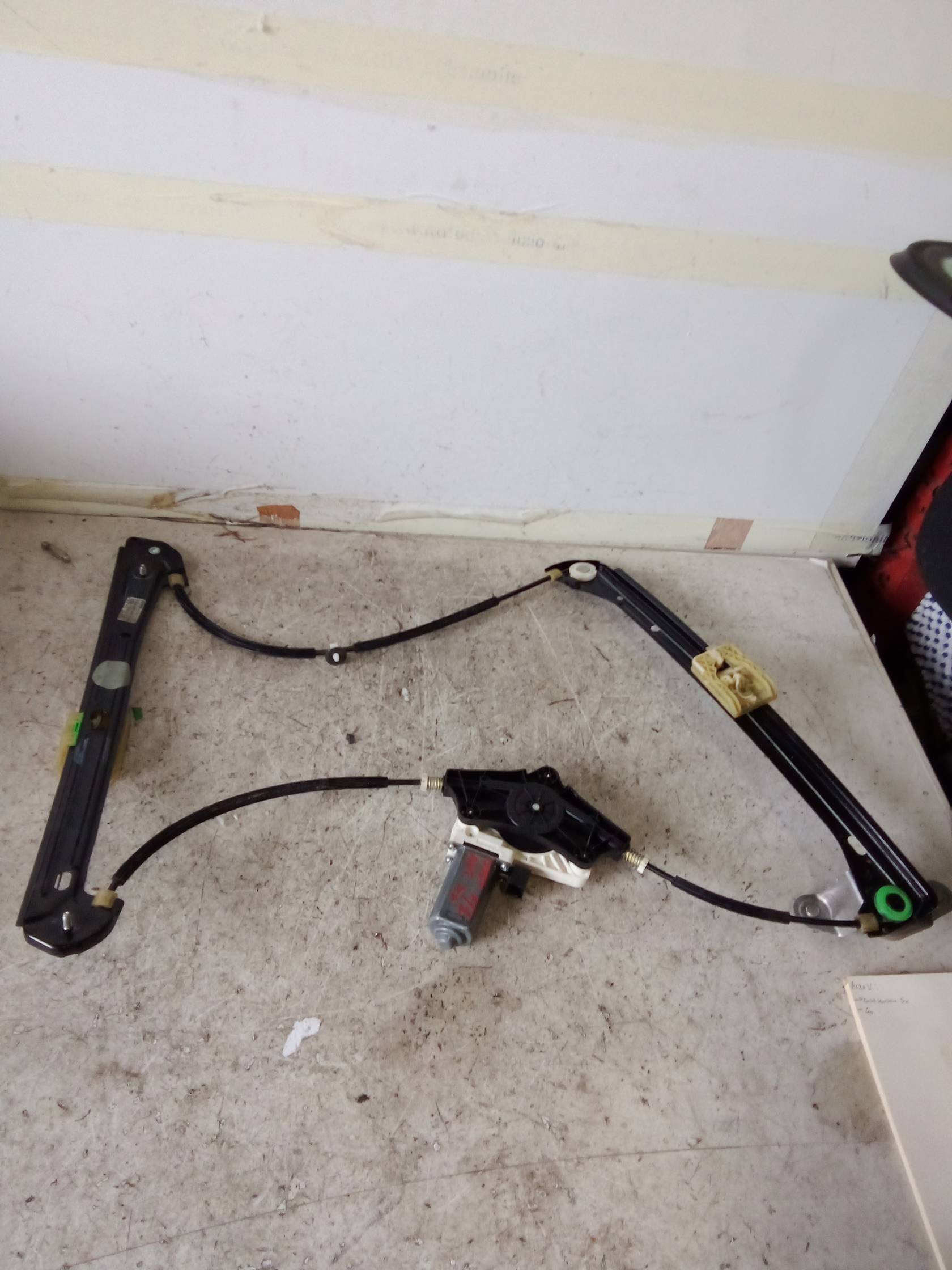 Alzacristallo elettr. porta ant. dx. Alzacristallo elettr. porta ant. dx.