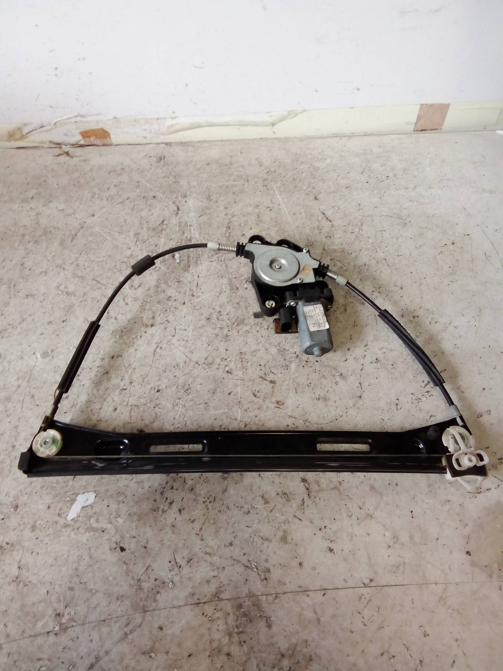 Alzacristallo elettr. porta ant. con motorino sx. Alzacristallo elettr. porta ant. con motorino sx.