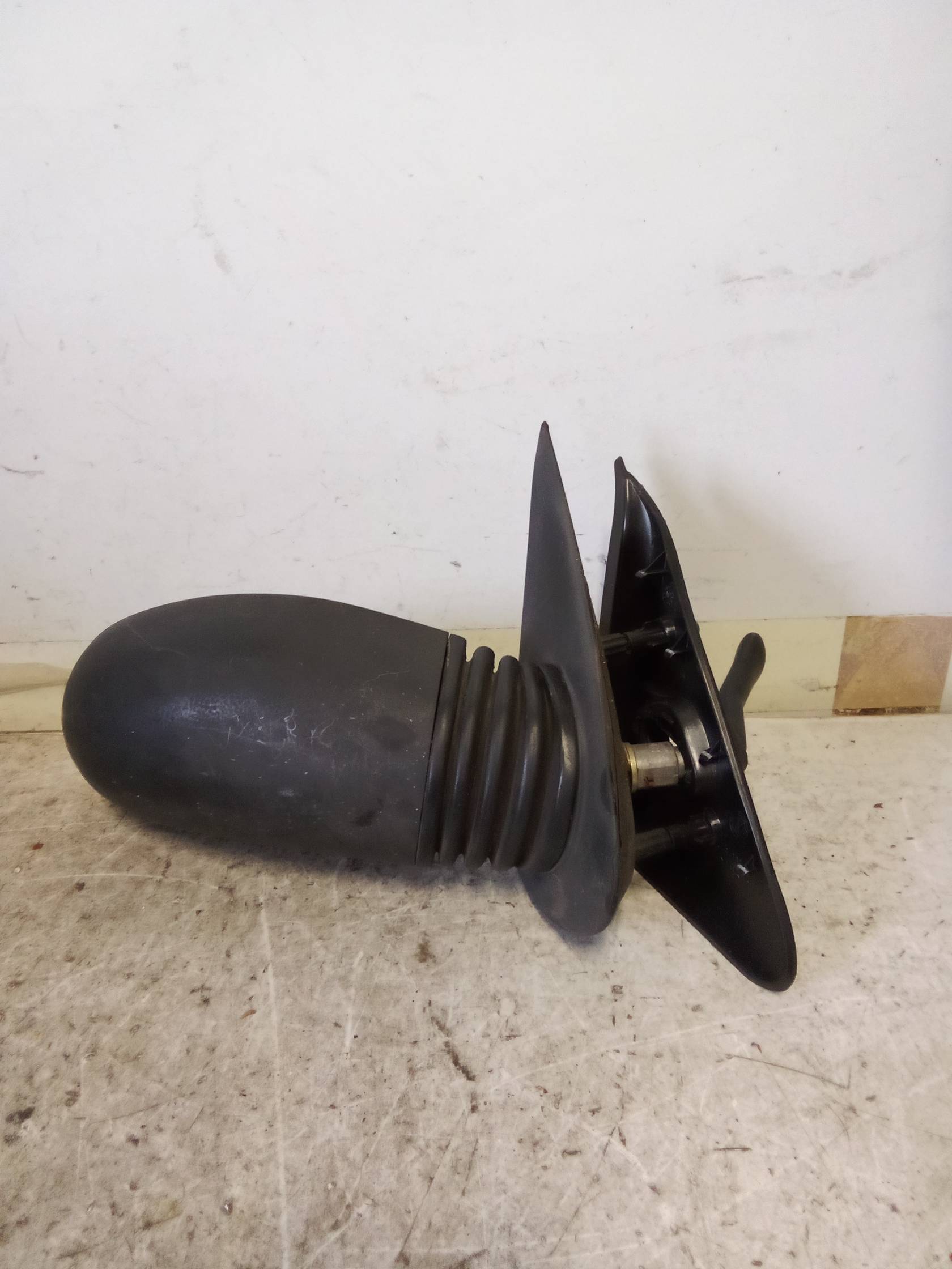 Retrovisore est. dx.