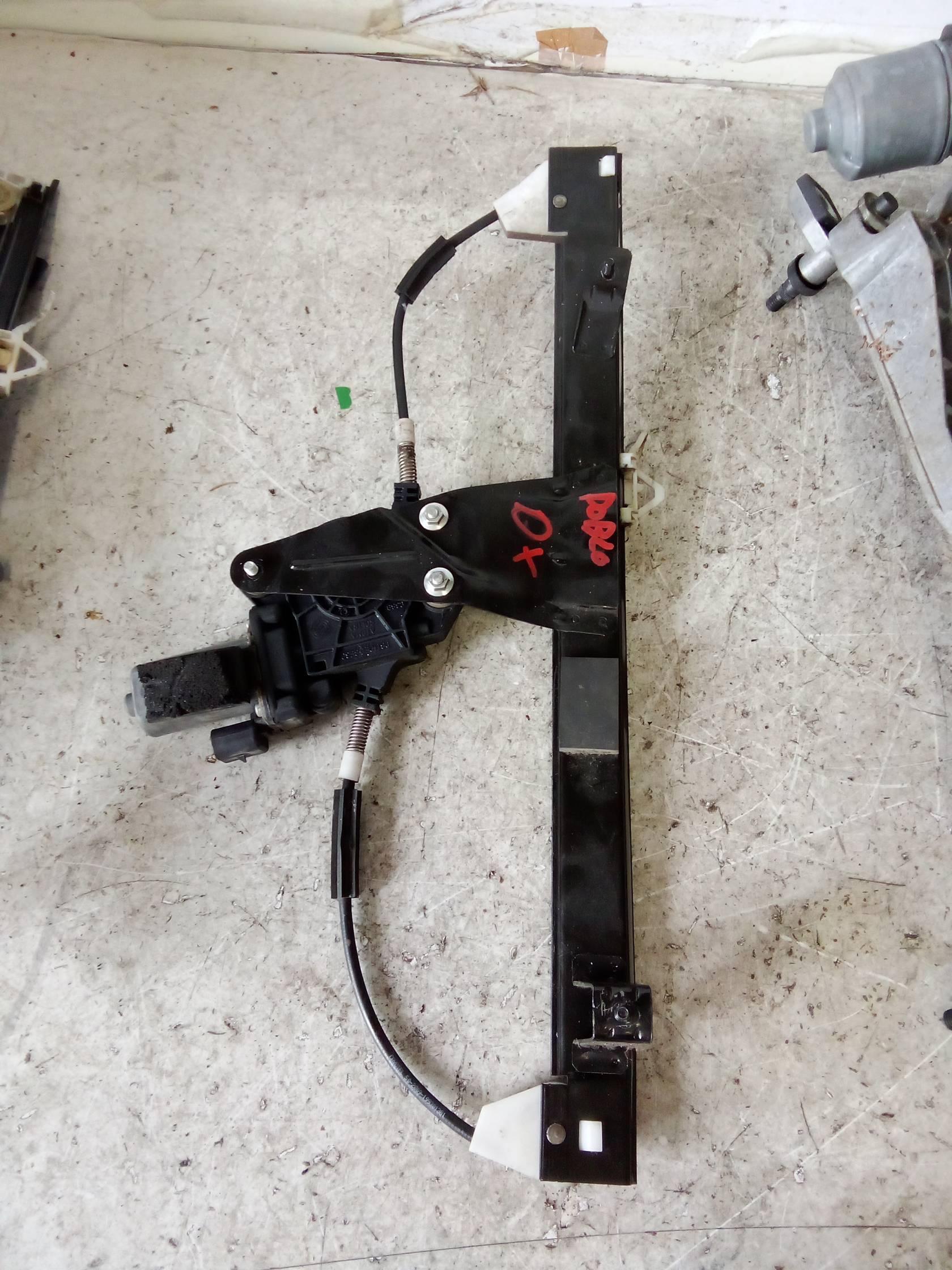 Alzacristallo elettr. porta ant. con motorino dx.