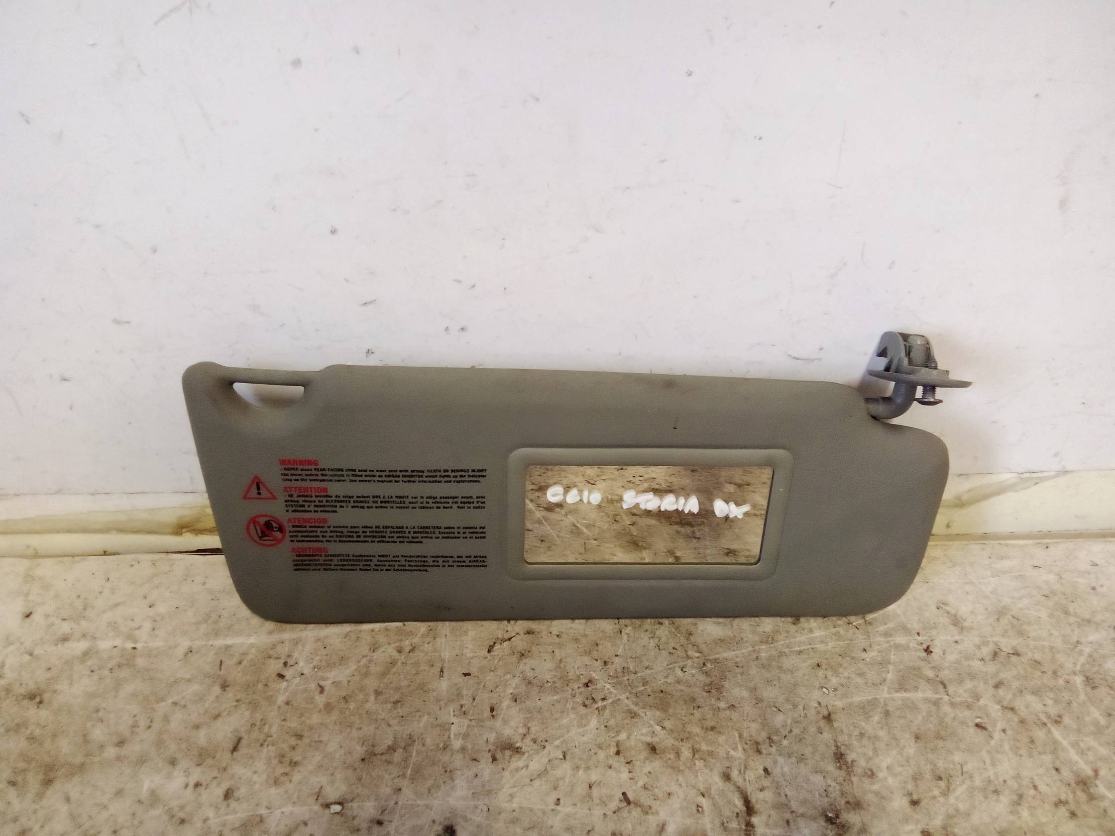 Aletta parasole parabrezza dx.