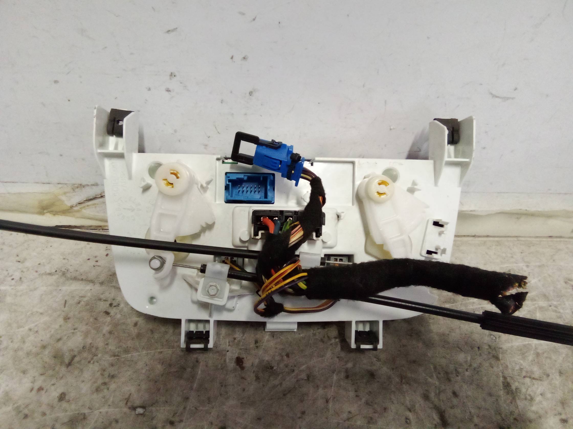 Blocco comando climatizzazione Blocco comando climatizzazione