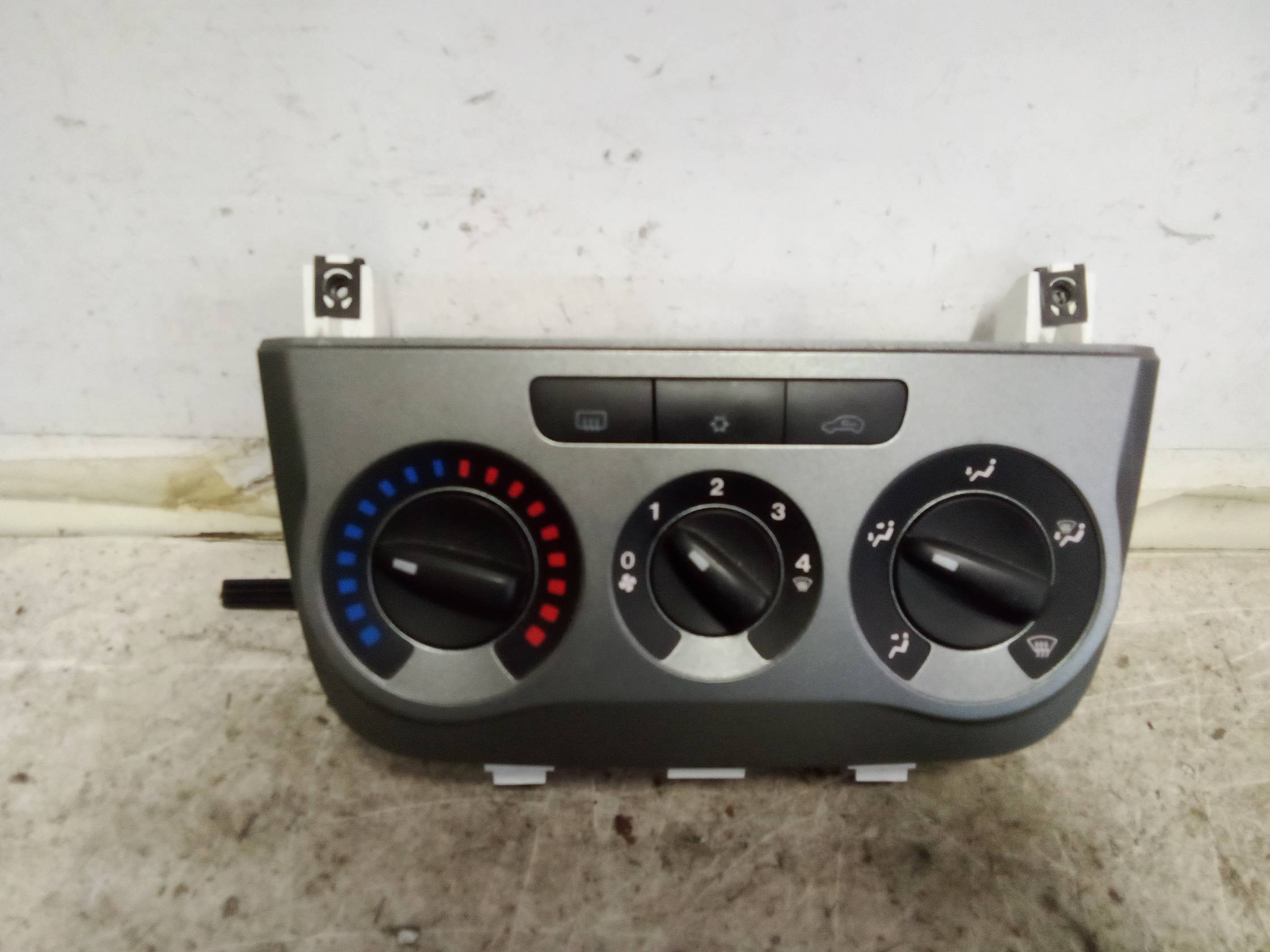 Blocco comando climatizzazione Blocco comando climatizzazione