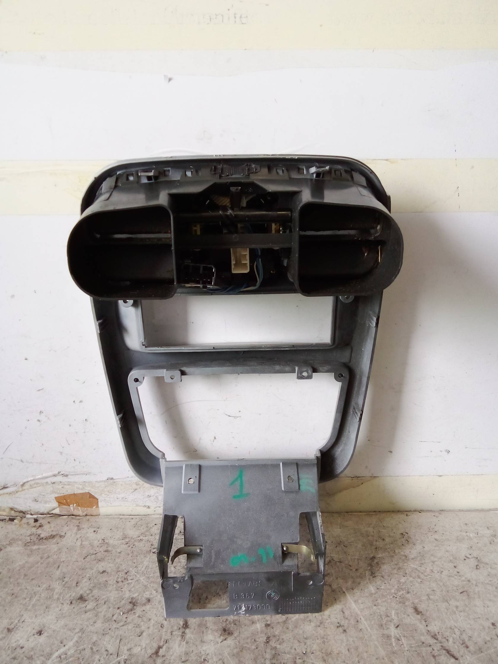 Bocchetta aria ant. console centr.