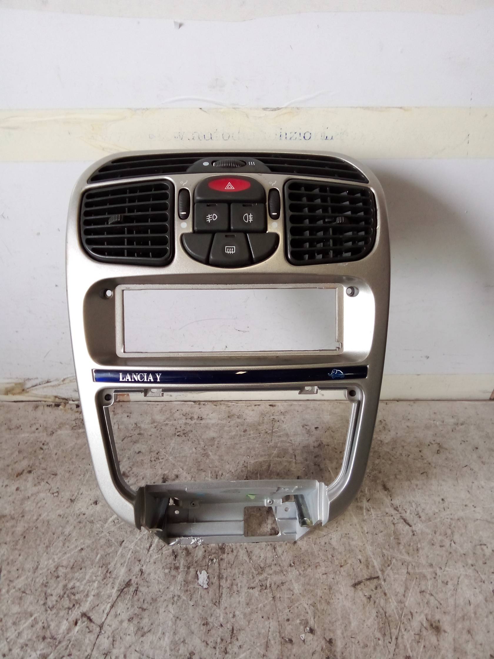 Bocchetta aria ant. console centr.