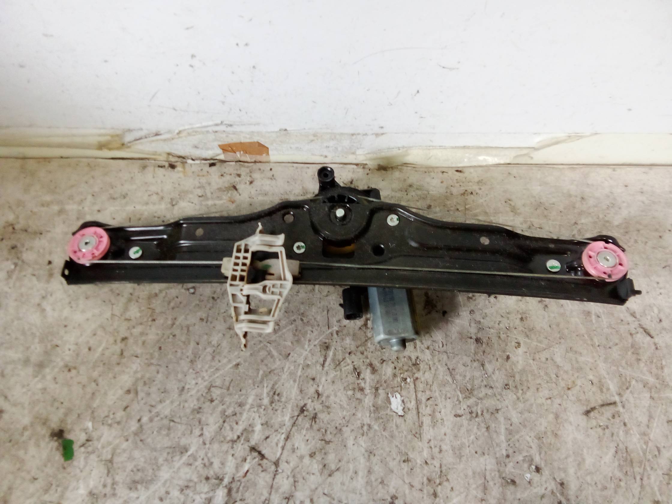 Alzacristallo elettr. porta ant. sx.